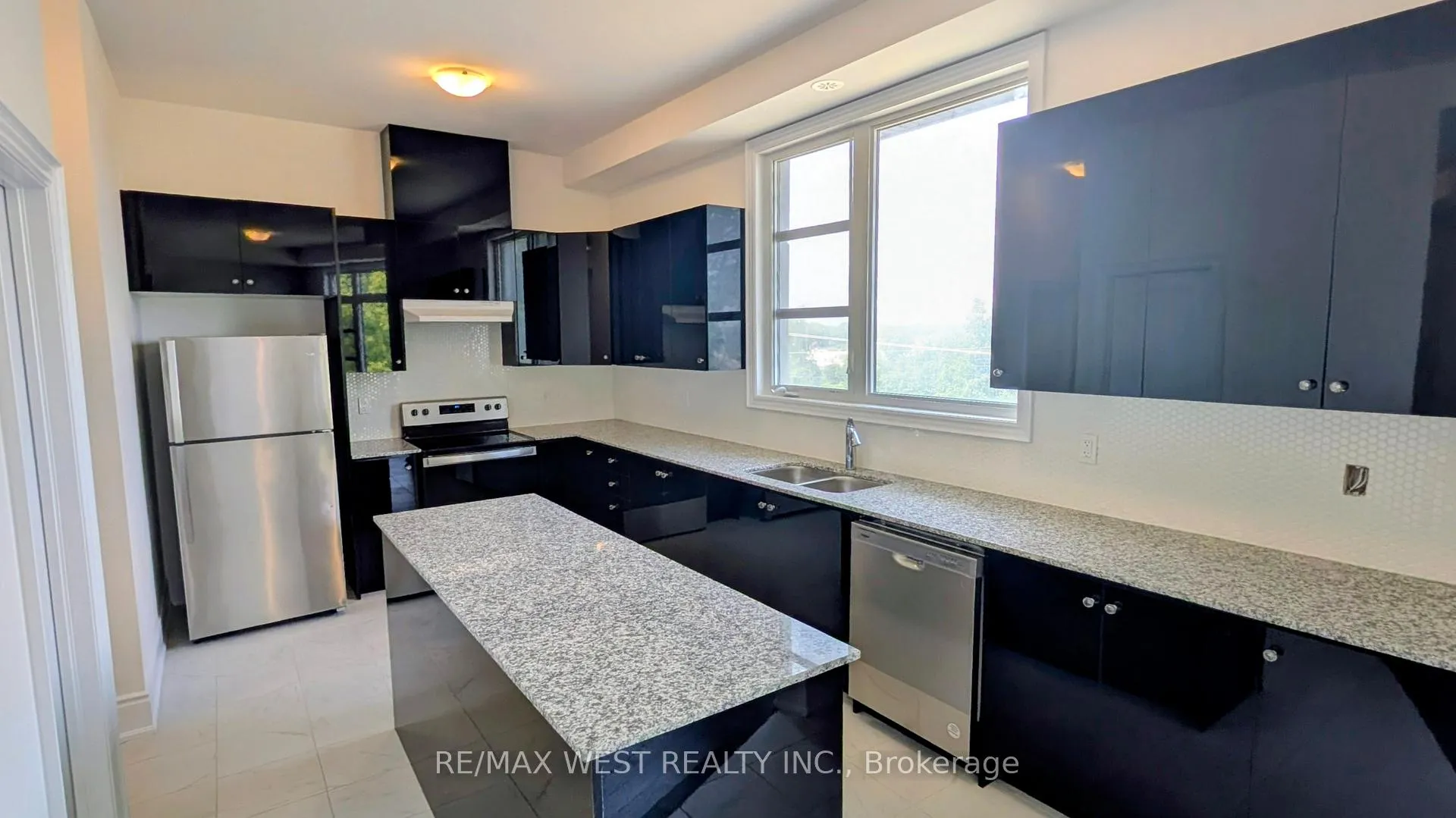 Photo 11 of 51 Inverary Crescent, Vaughan, Kleinburg — HOMEH