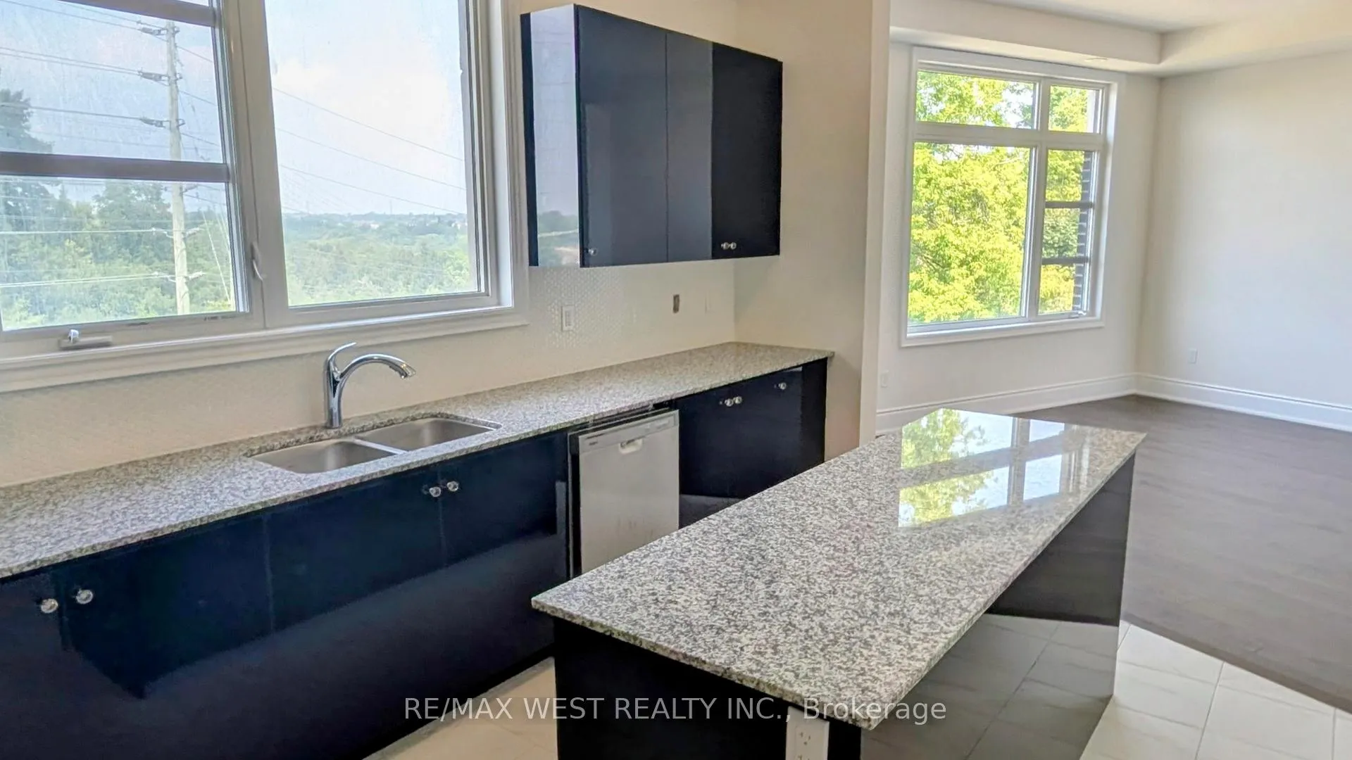 Photo 12 of 51 Inverary Crescent, Vaughan, Kleinburg — HOMEH