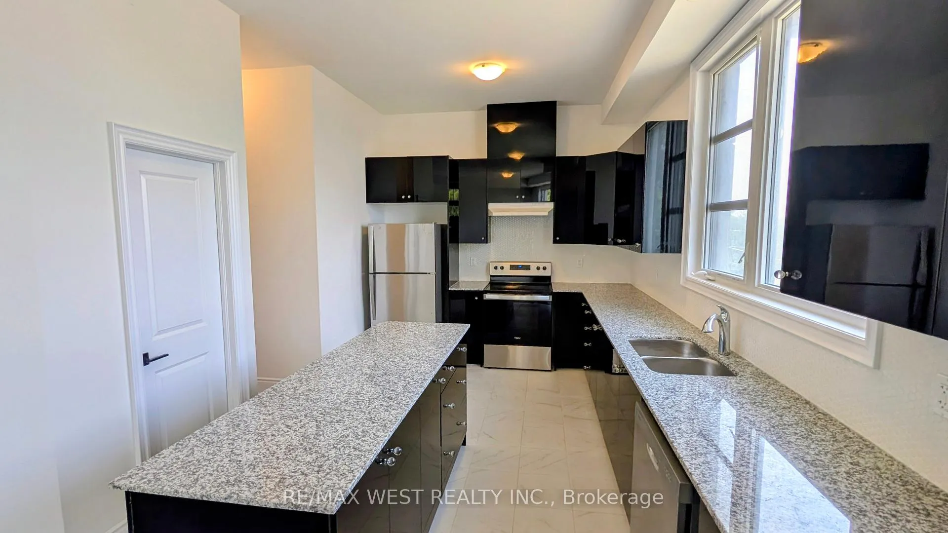 Photo 13 of 51 Inverary Crescent, Vaughan, Kleinburg — HOMEH