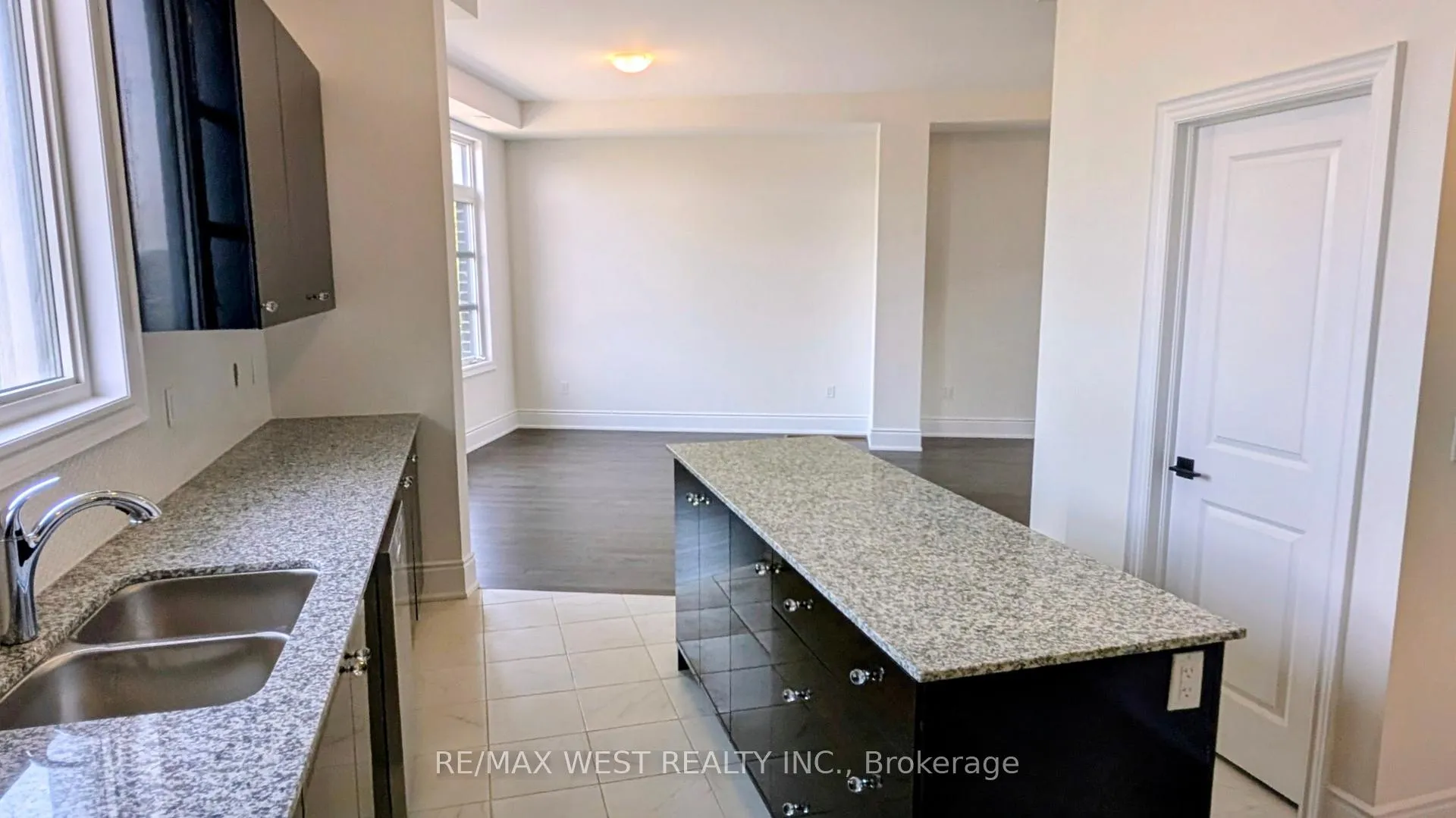 Photo 14 of 51 Inverary Crescent, Vaughan, Kleinburg — HOMEH