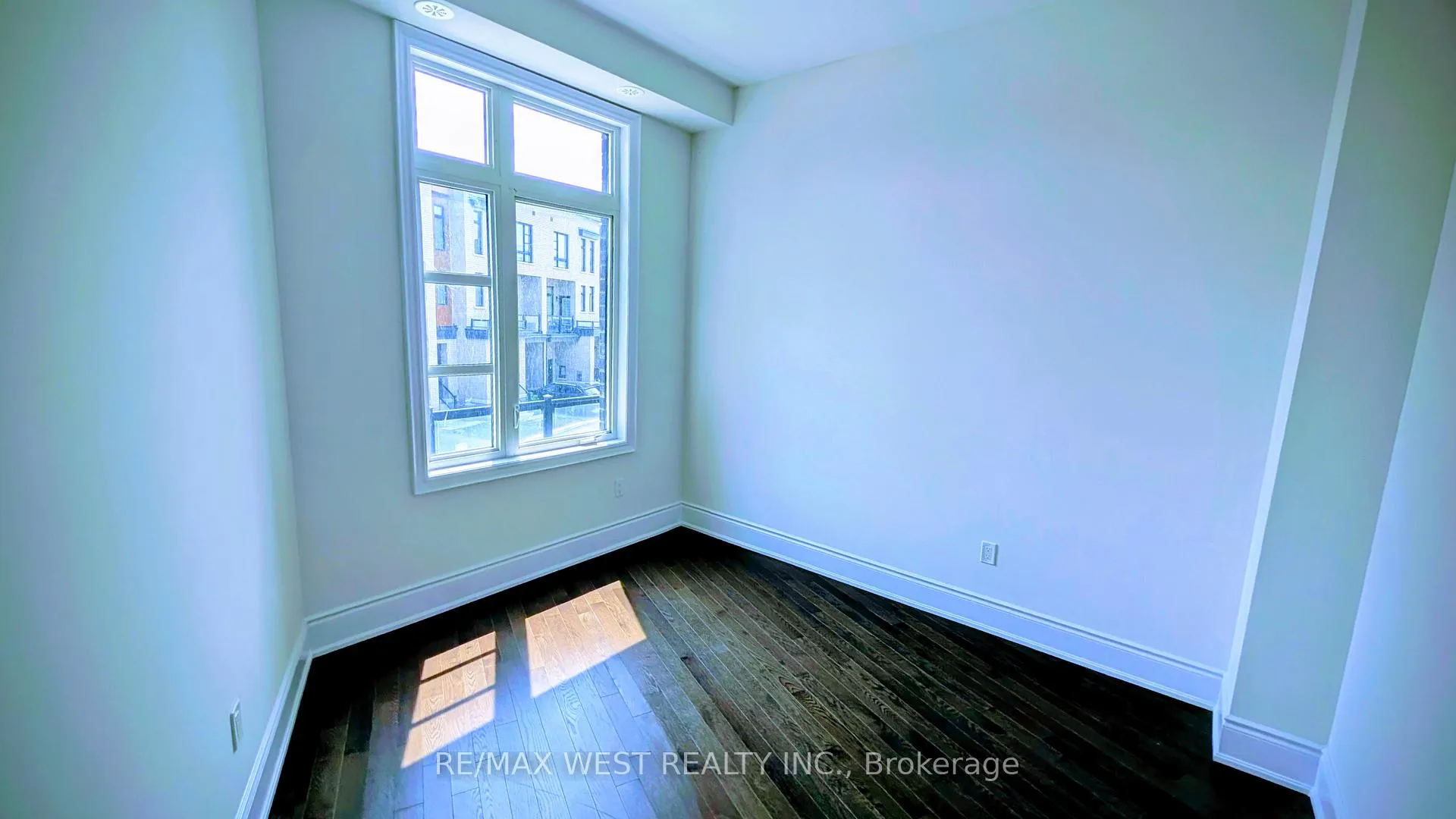 Photo 28 of 51 Inverary Crescent, Vaughan, Kleinburg — HOMEH