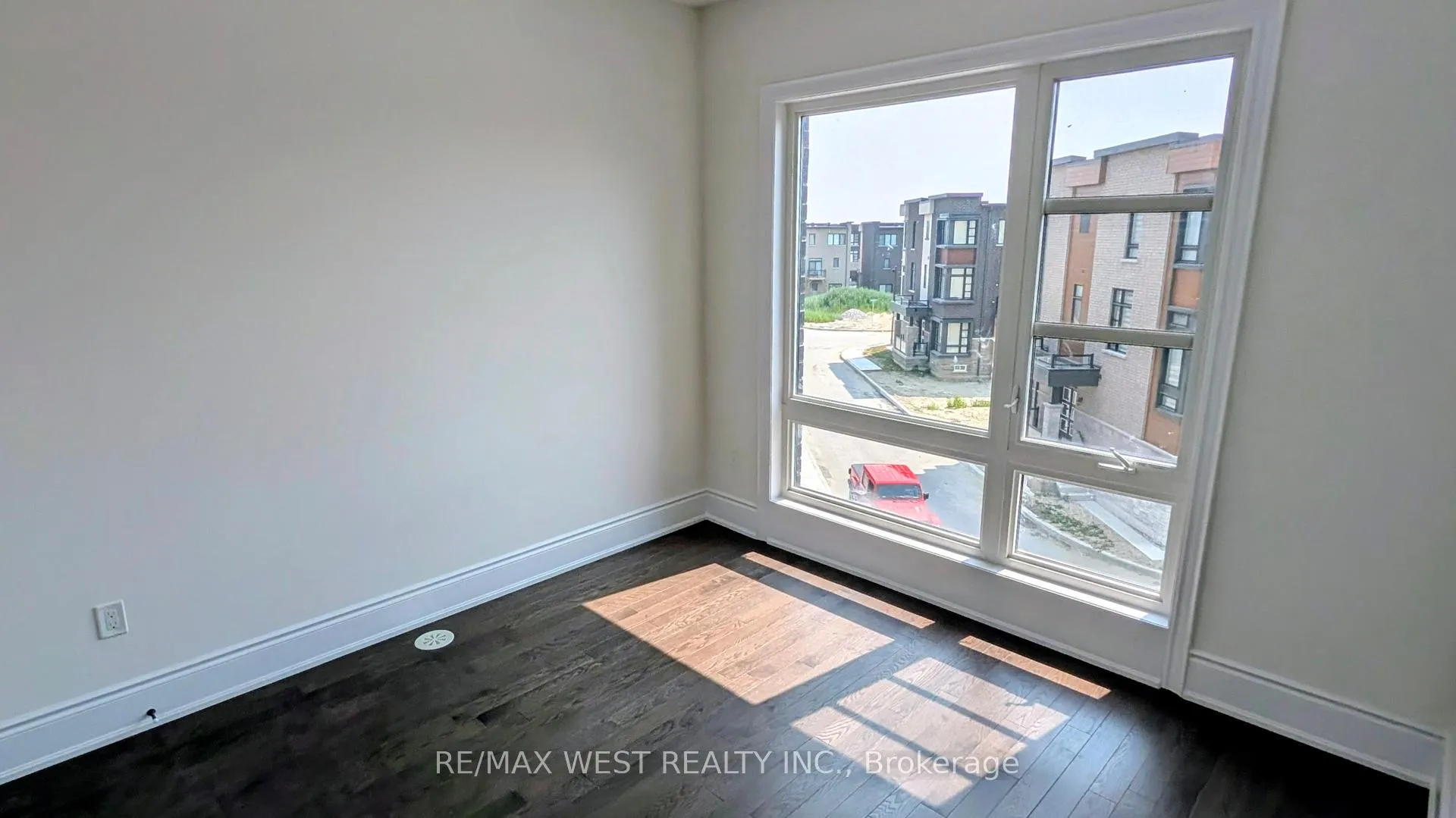 Photo 33 of 51 Inverary Crescent, Vaughan, Kleinburg — HOMEH