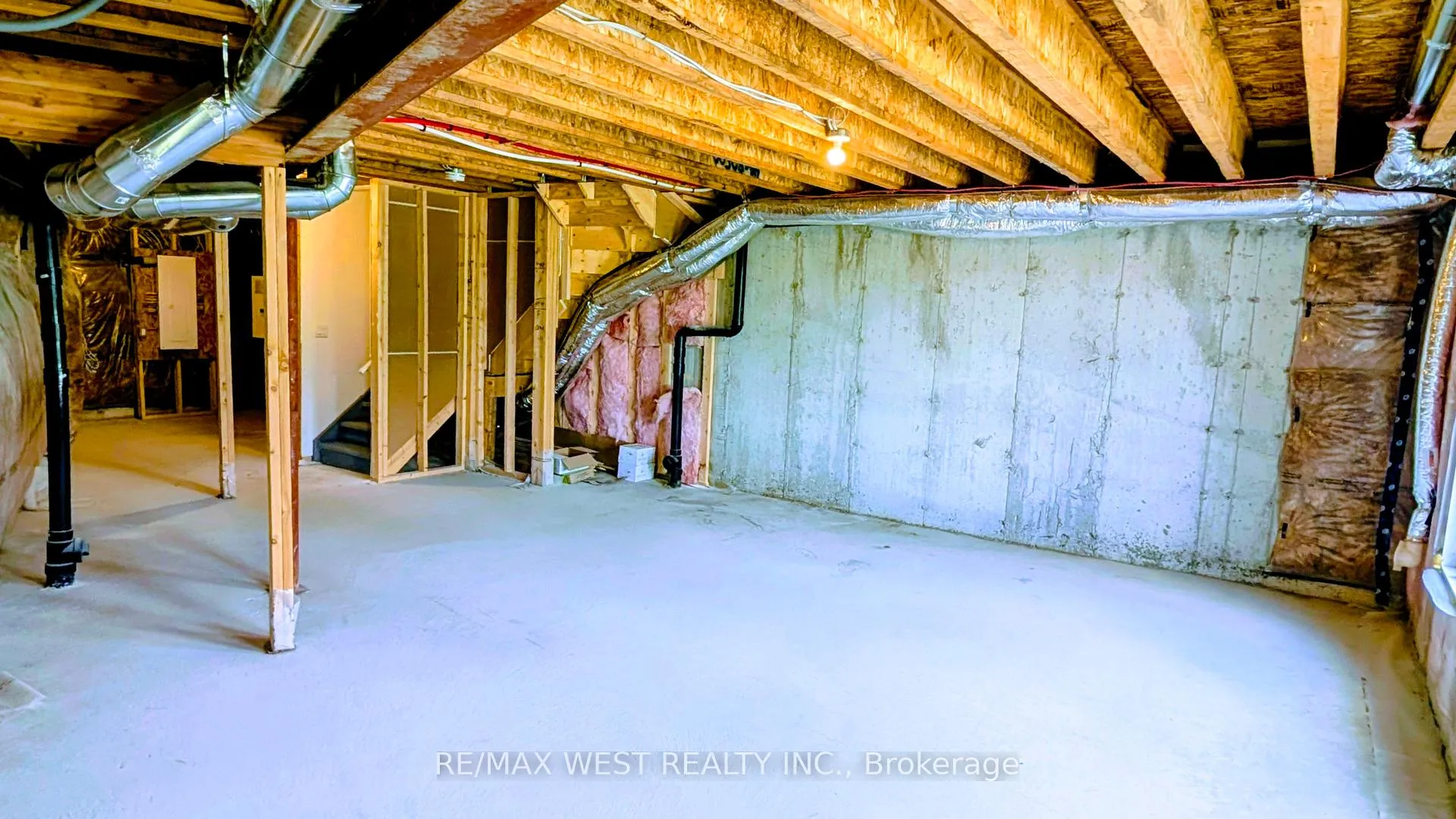 Photo 34 of 51 Inverary Crescent, Vaughan, Kleinburg — HOMEH