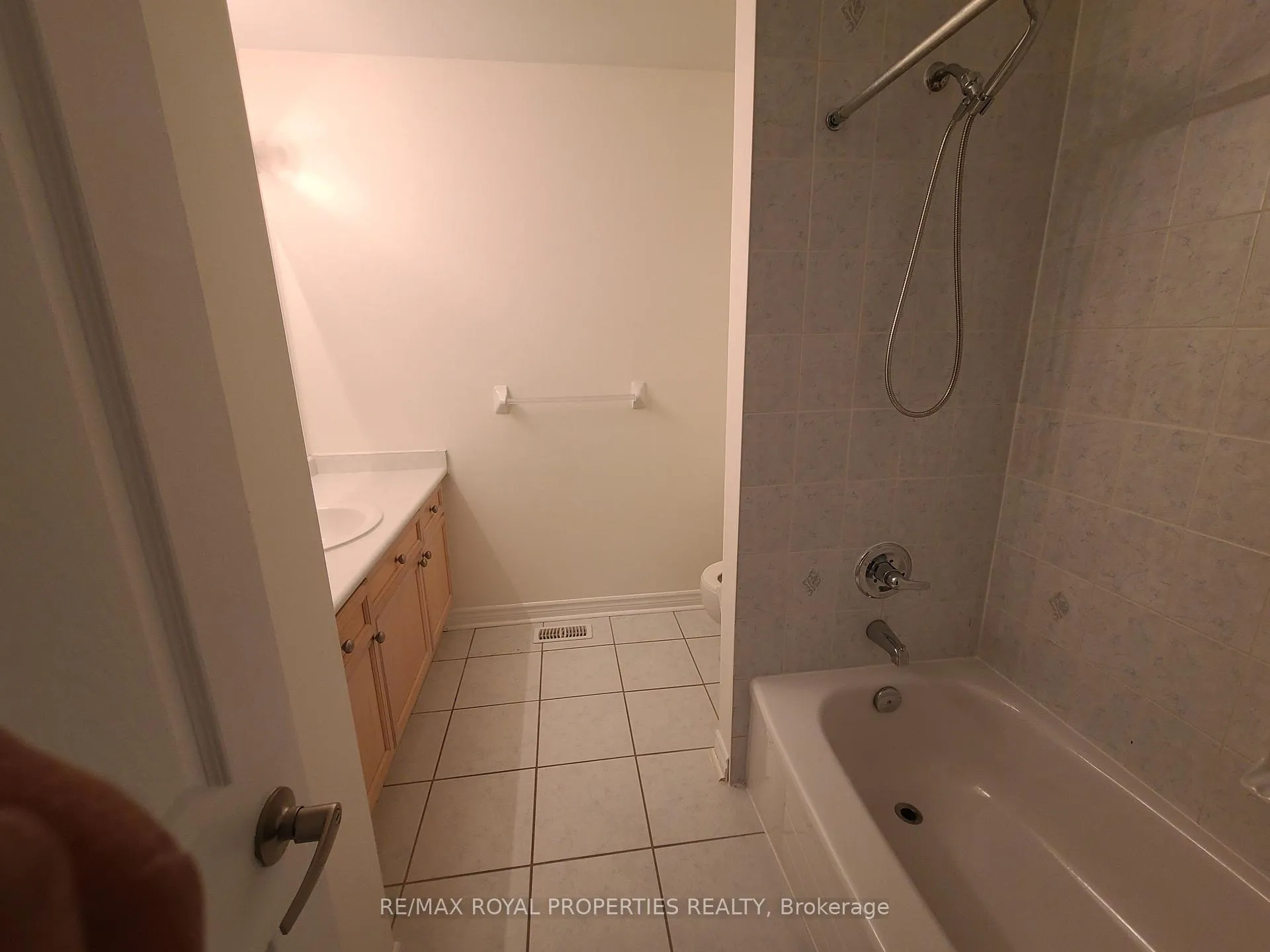 Photo 6 of 29 Roy Rainey Avenue, Markham, Wismer — HOMEH