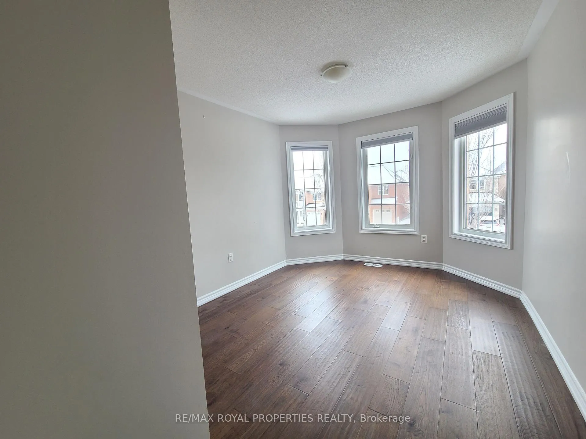 Photo 9 of 29 Roy Rainey Avenue, Markham, Wismer — HOMEH