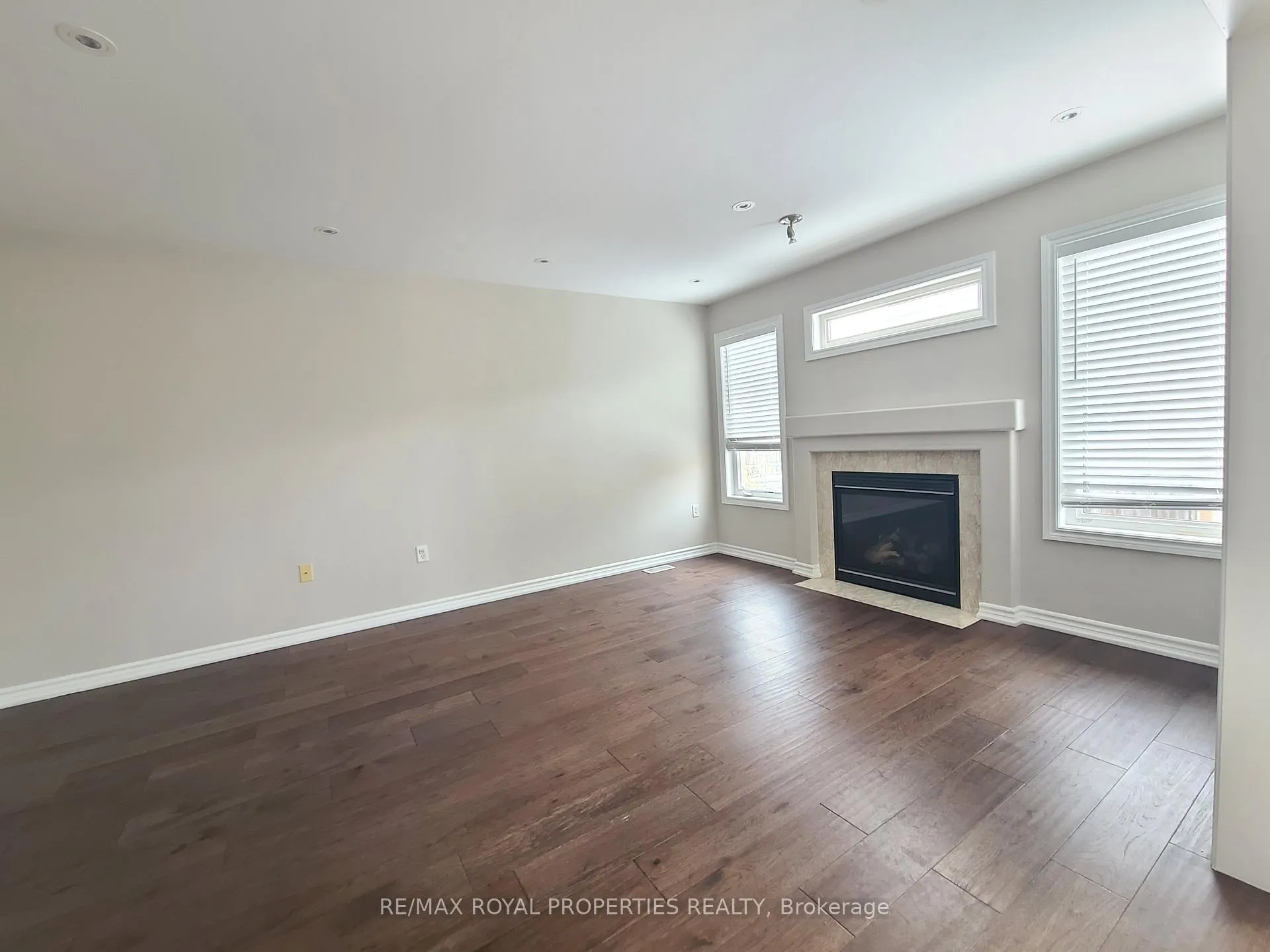 Photo 13 of 29 Roy Rainey Avenue, Markham, Wismer — HOMEH