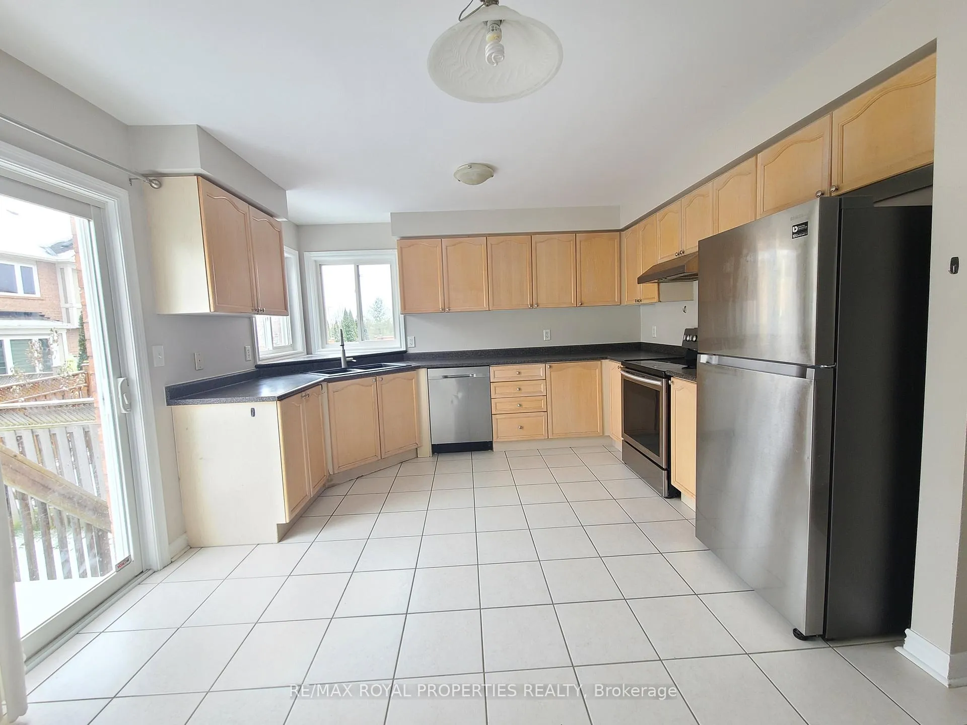 Photo 14 of 29 Roy Rainey Avenue, Markham, Wismer — HOMEH