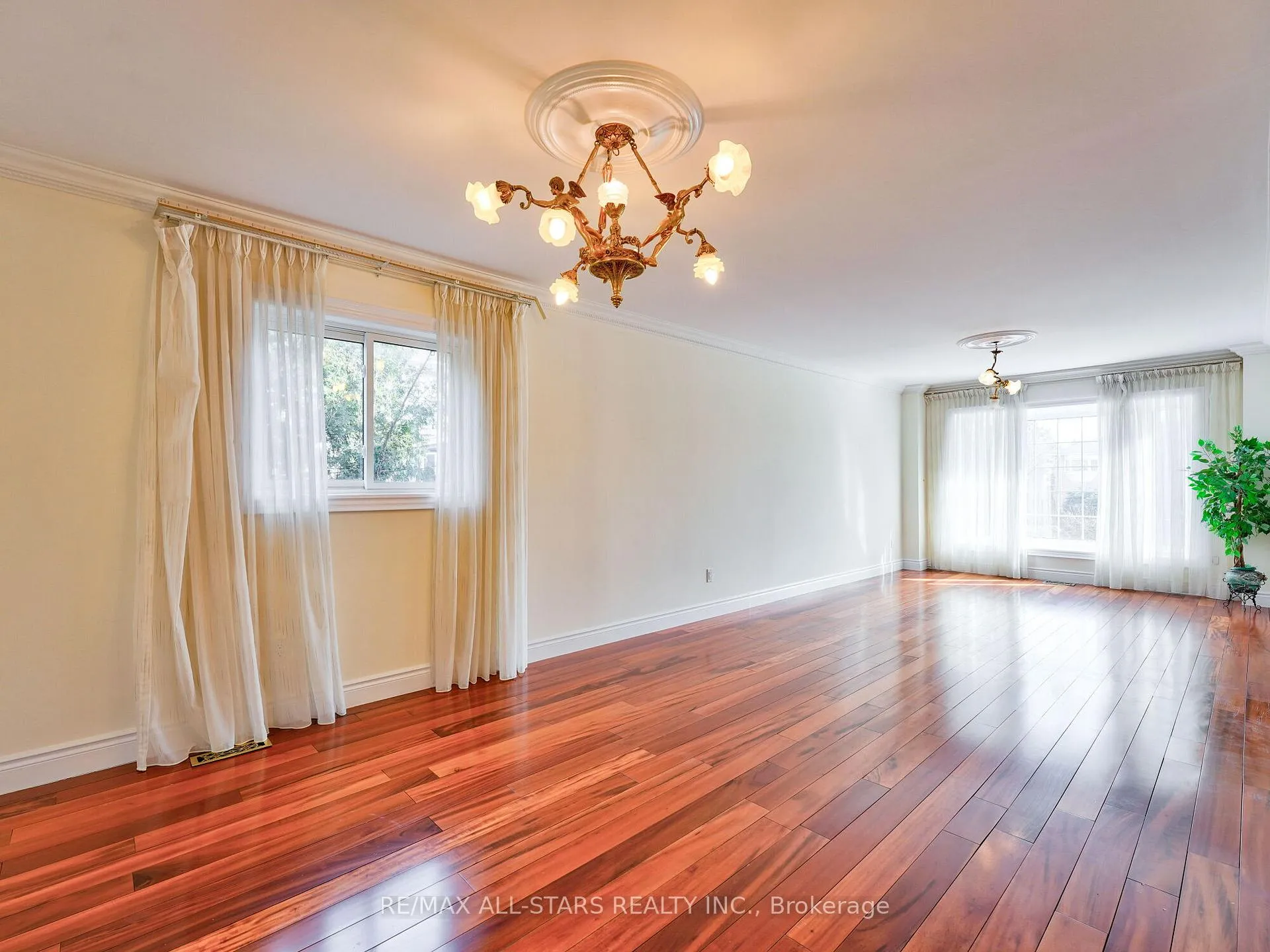 Photo 5 of 2227 Rodick Road, Markham, Cachet — HOMEH