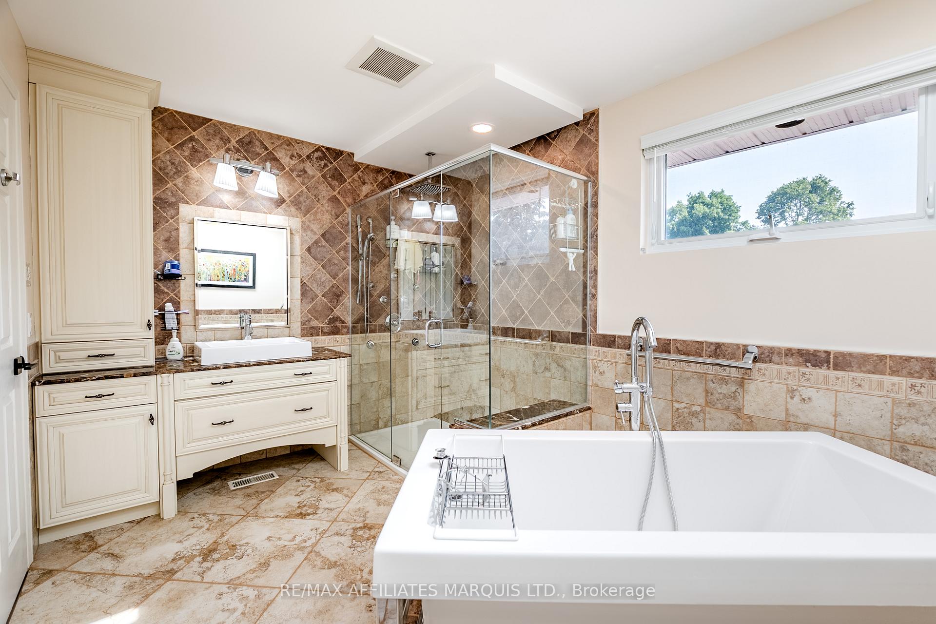 Photo 41 of 875 Kenyon Crescent, Cornwall — HOMEH
