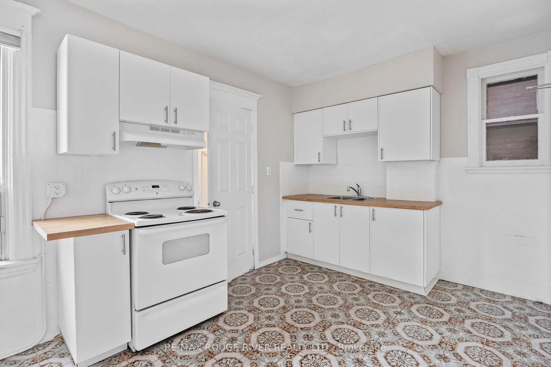 Photo 11 of Unit 1, 20 Birch Avenue, Hamilton, Gibson — HOMEH
