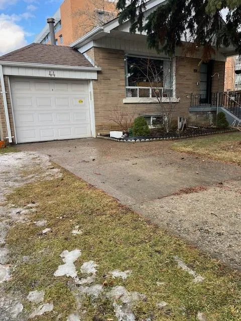Photo 3 of 44 Baycrest Avenue, Toronto, Englemount-Lawrence — HOMEH