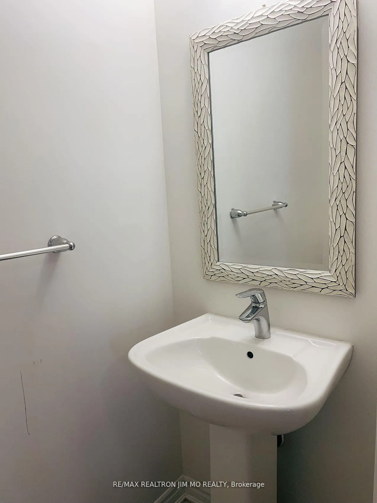 Photo 4 of 83 Sutcliffe Drive, Whitby, Rolling Acres — HOMEH