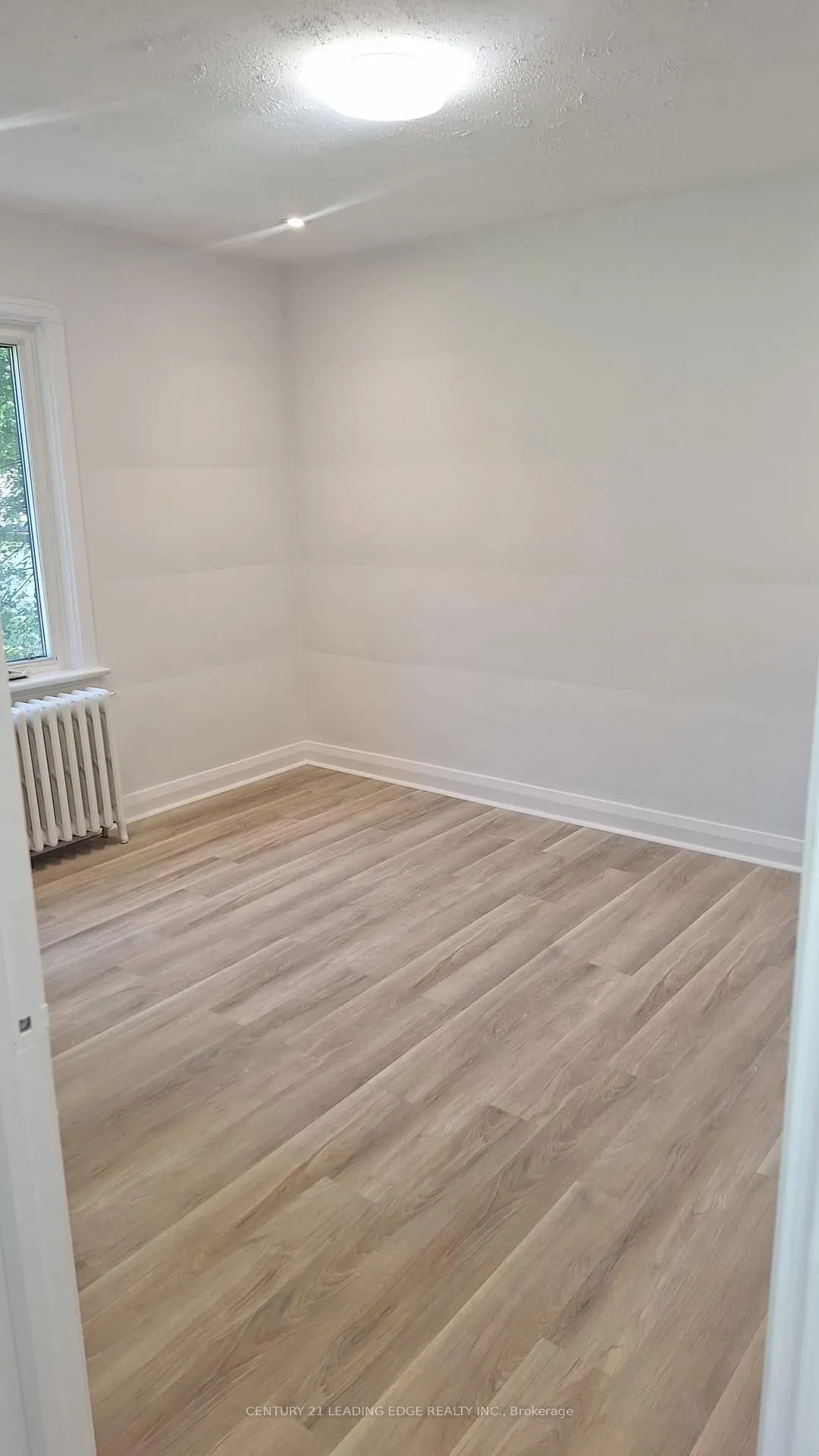 Photo 4 of 113 Lankin Boulevard, Toronto, East York — HOMEH