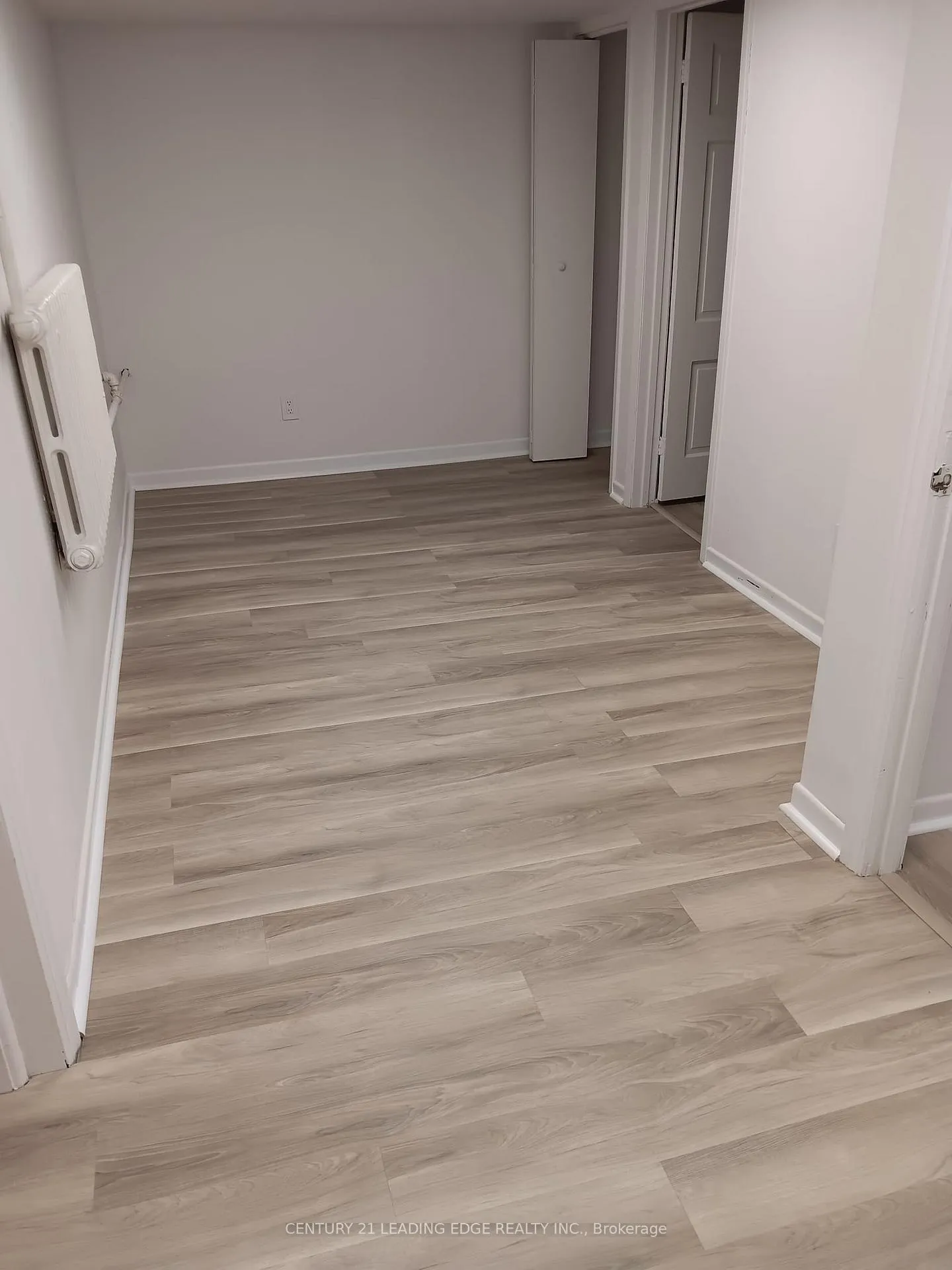 Photo 5 of 113 Lankin Boulevard, Toronto, East York — HOMEH