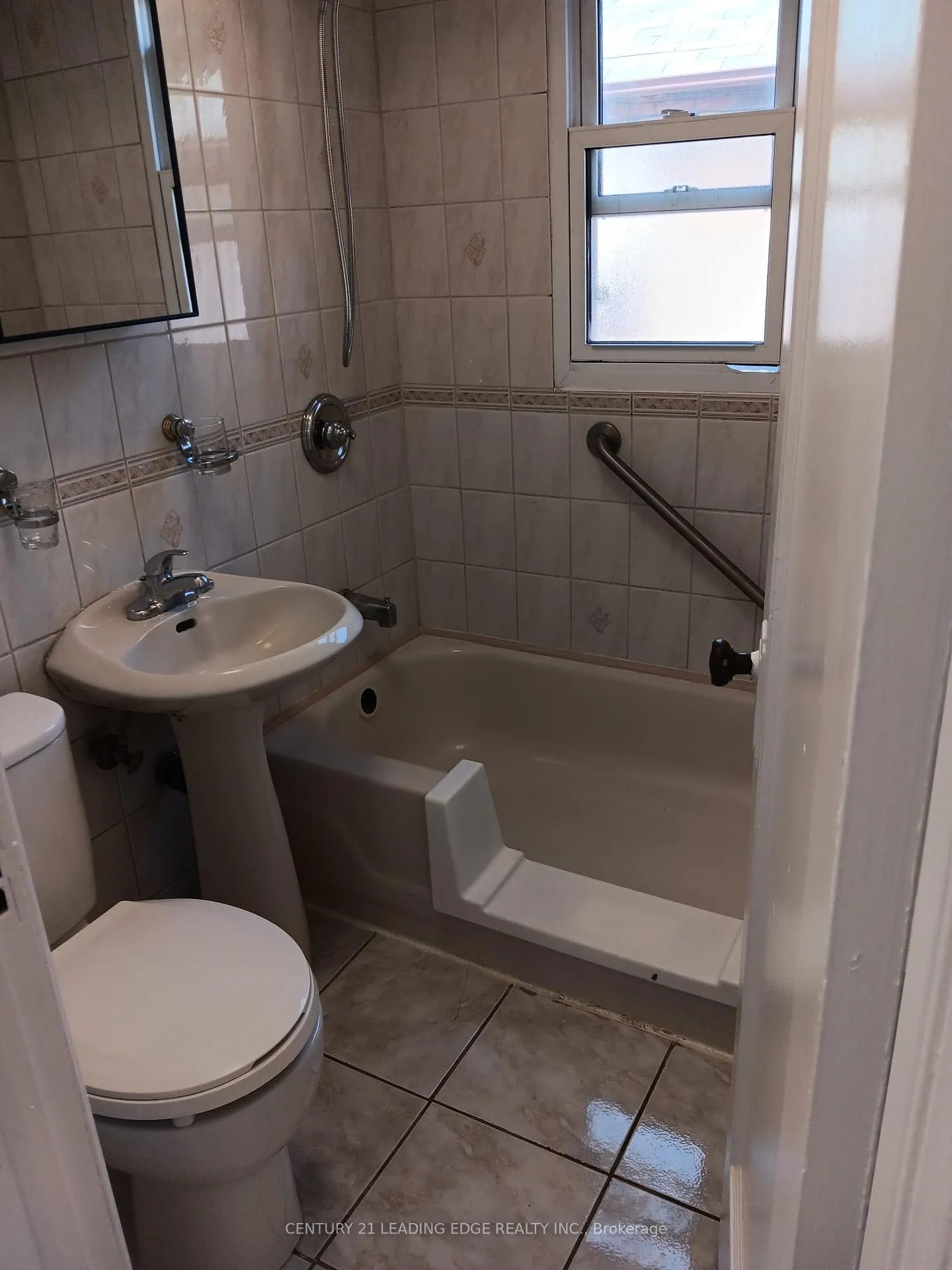 Photo 10 of 113 Lankin Boulevard, Toronto, East York — HOMEH