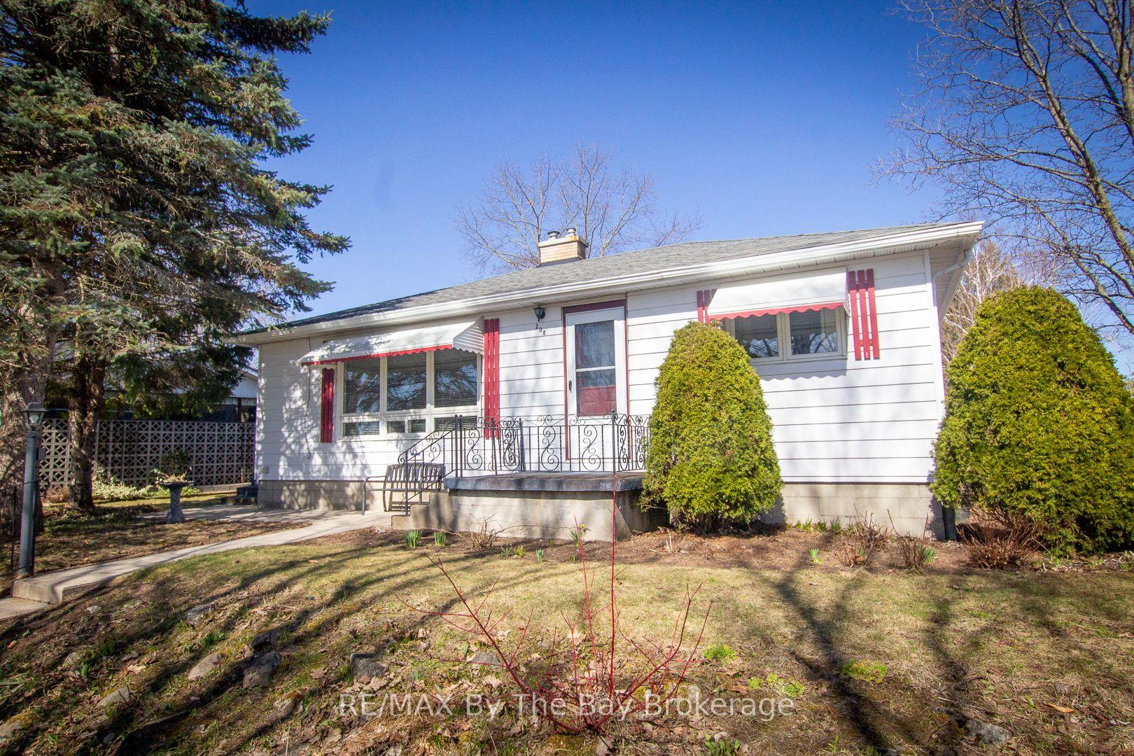 Photo 2 of 208 Jane Street, Clearview, Stayner — HOMEH