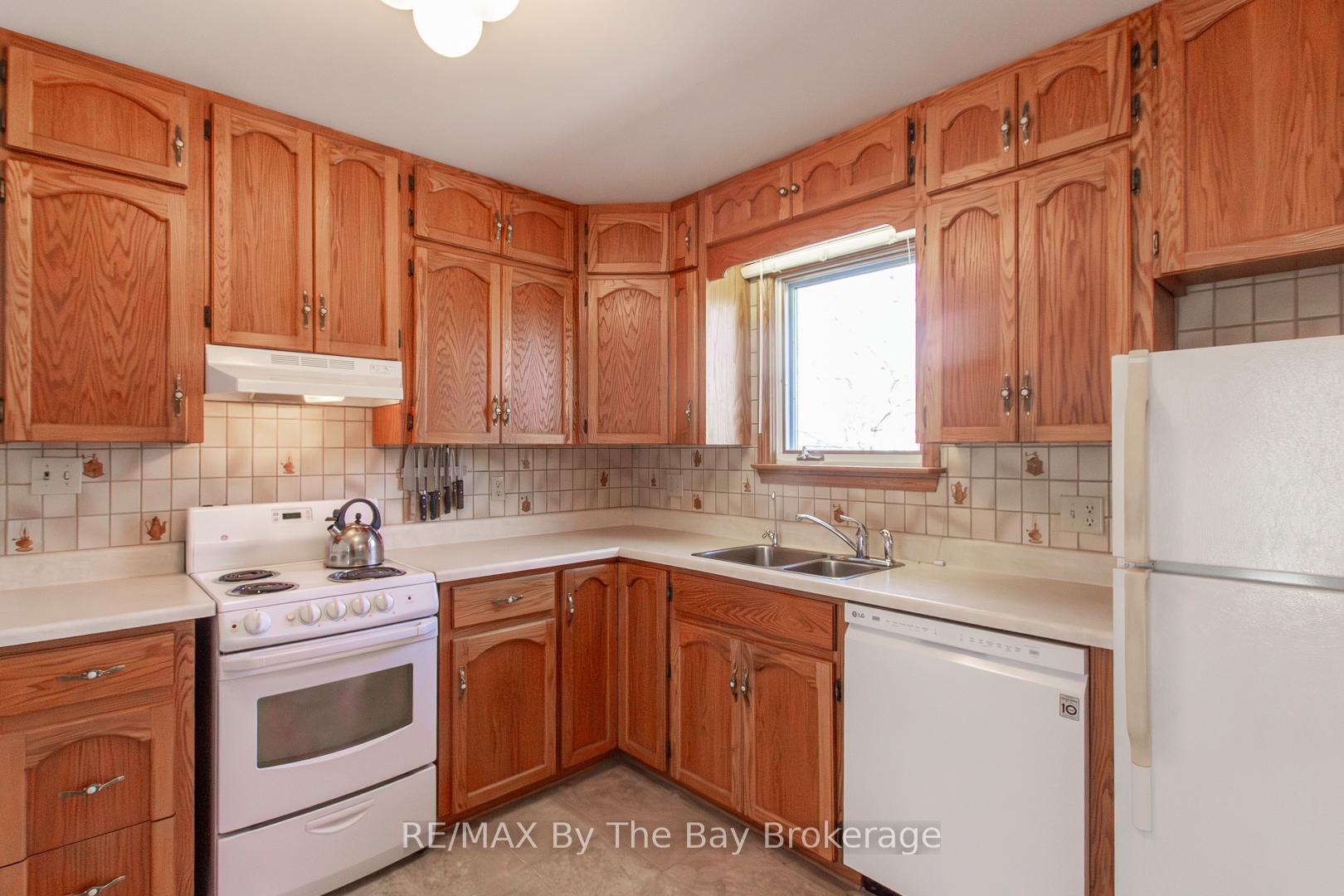 Photo 7 of 208 Jane Street, Clearview, Stayner — HOMEH