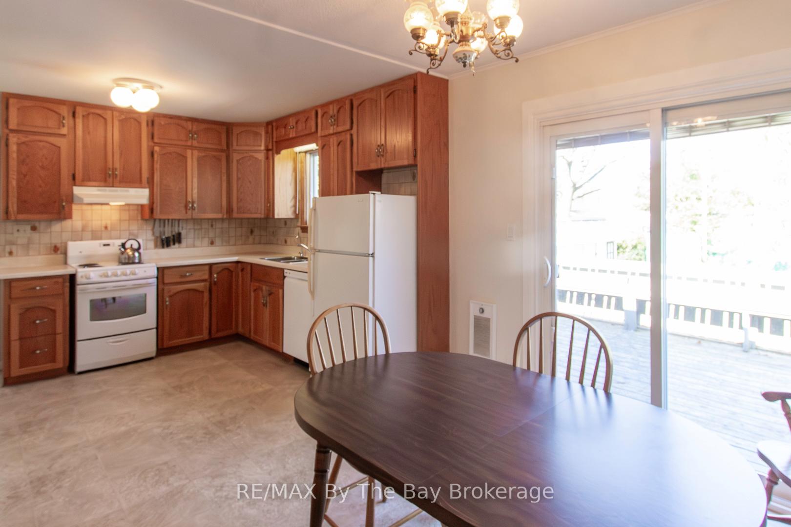 Photo 8 of 208 Jane Street, Clearview, Stayner — HOMEH