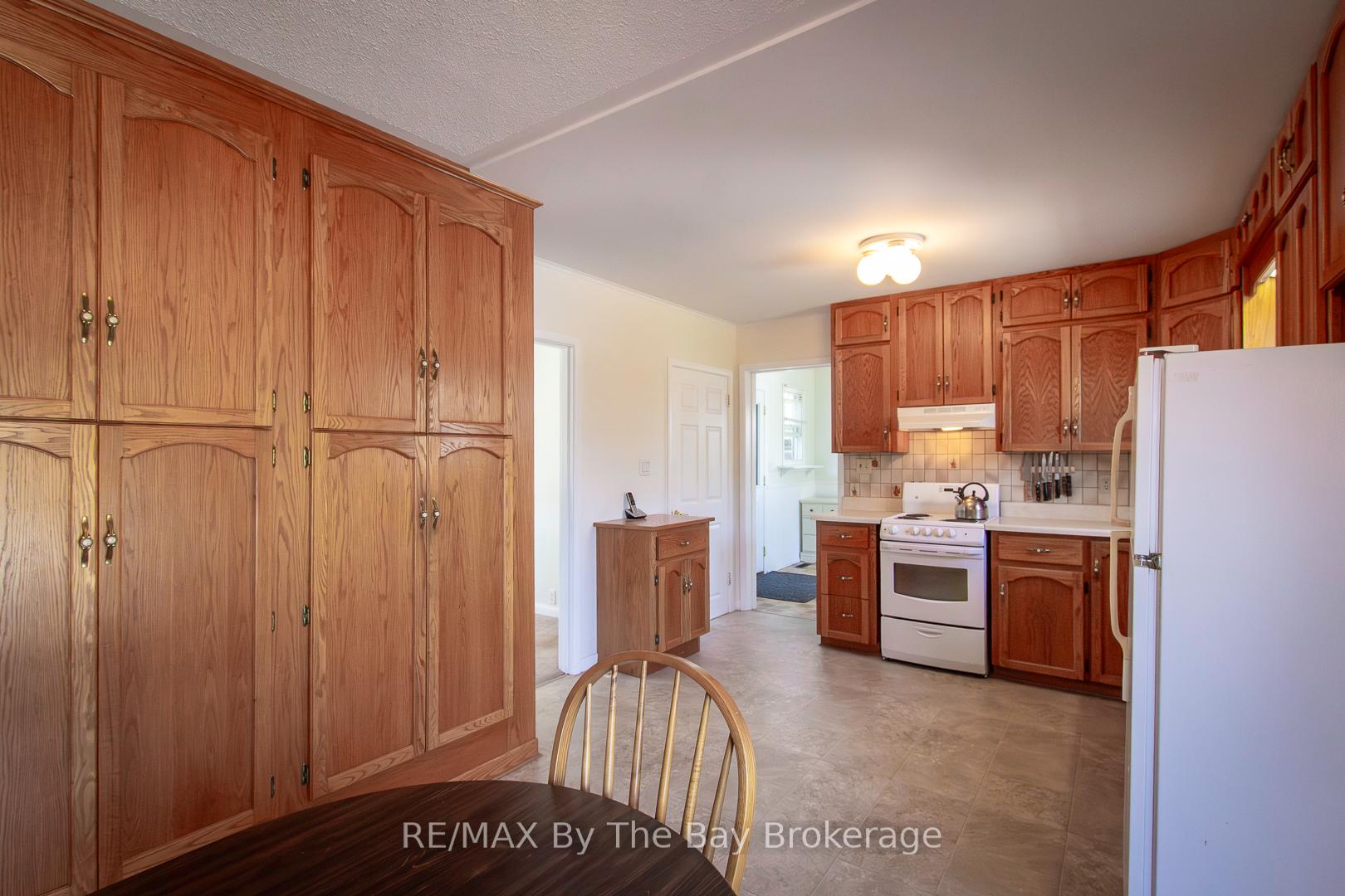 Photo 13 of 208 Jane Street, Clearview, Stayner — HOMEH