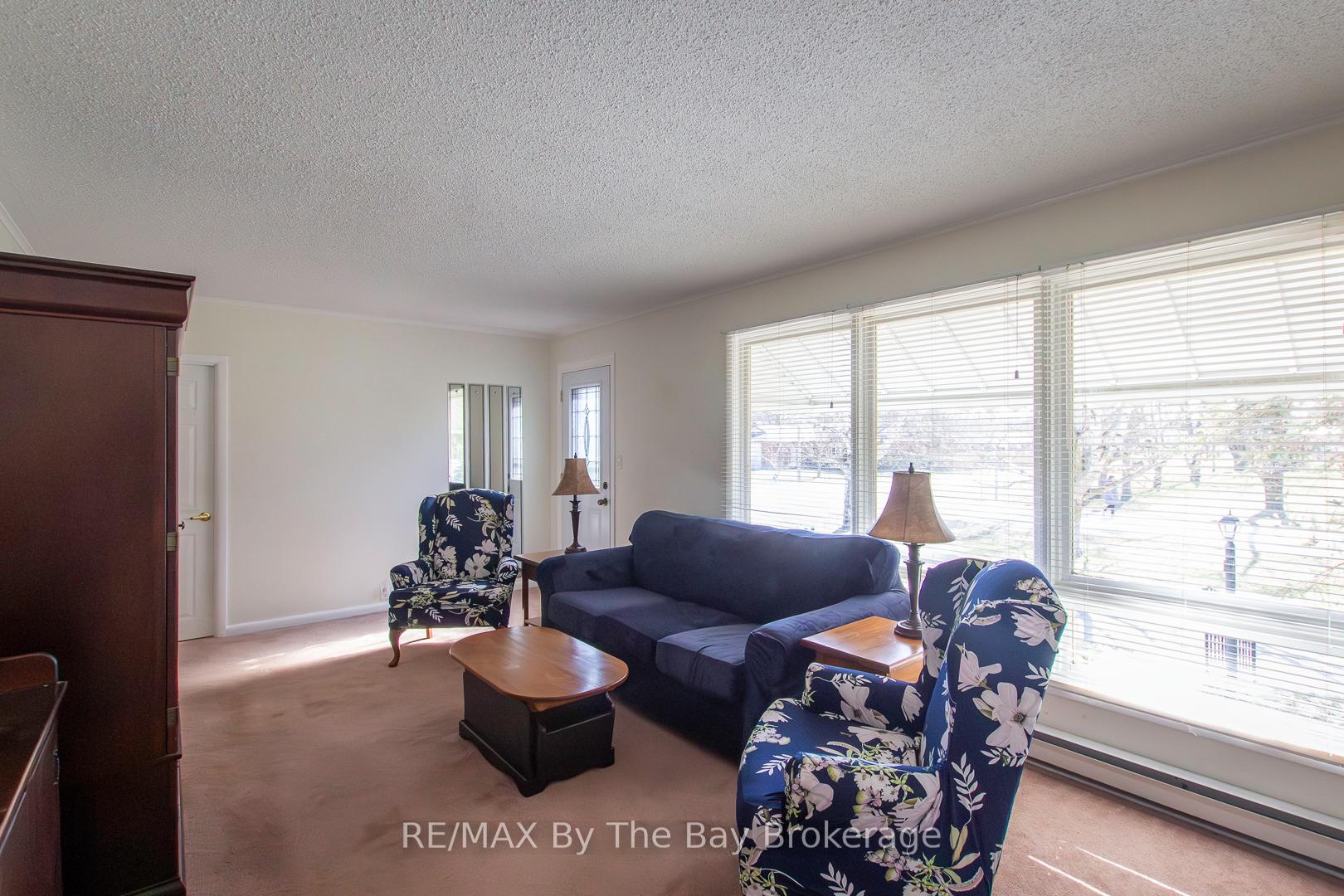 Photo 19 of 208 Jane Street, Clearview, Stayner — HOMEH