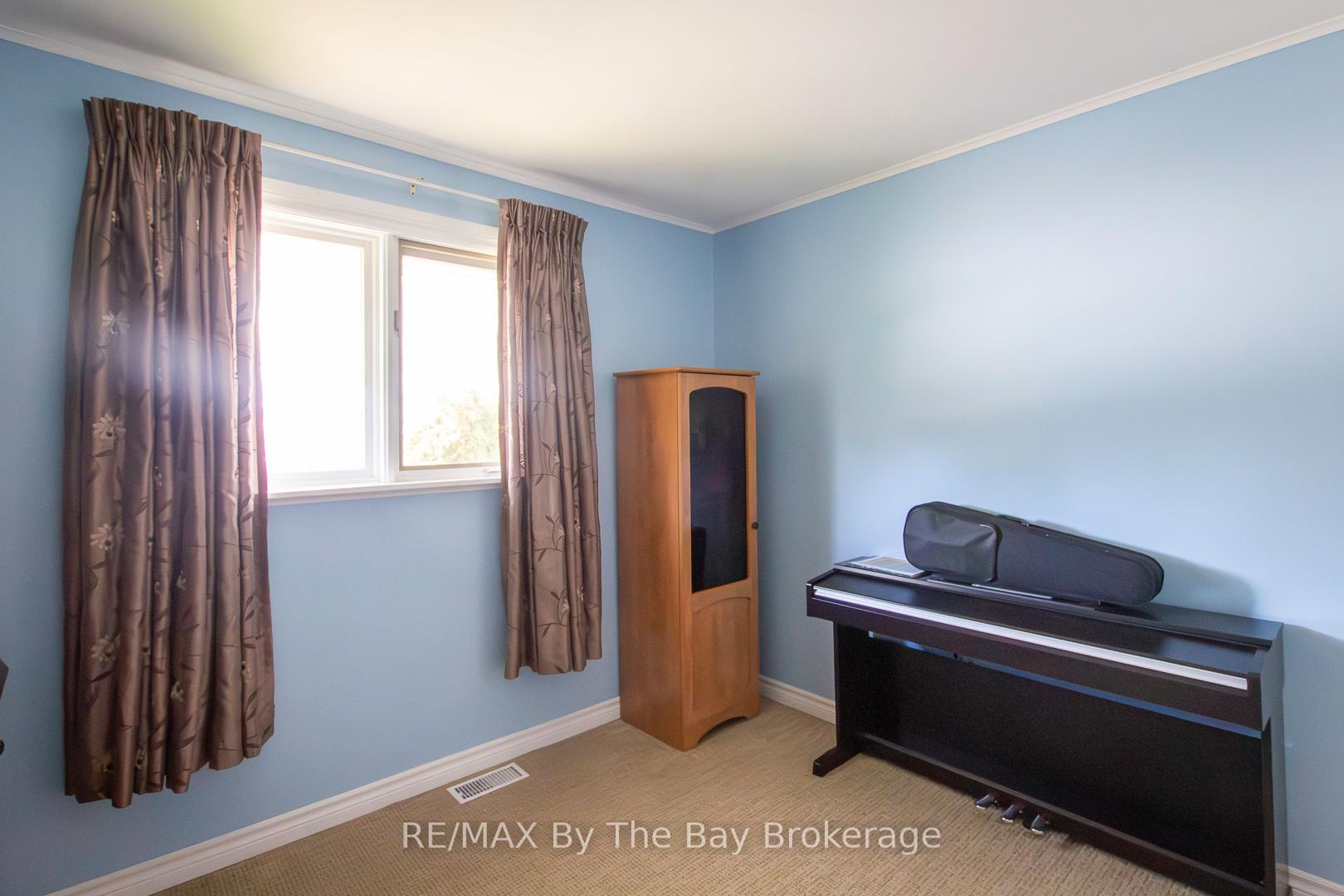 Photo 22 of 208 Jane Street, Clearview, Stayner — HOMEH