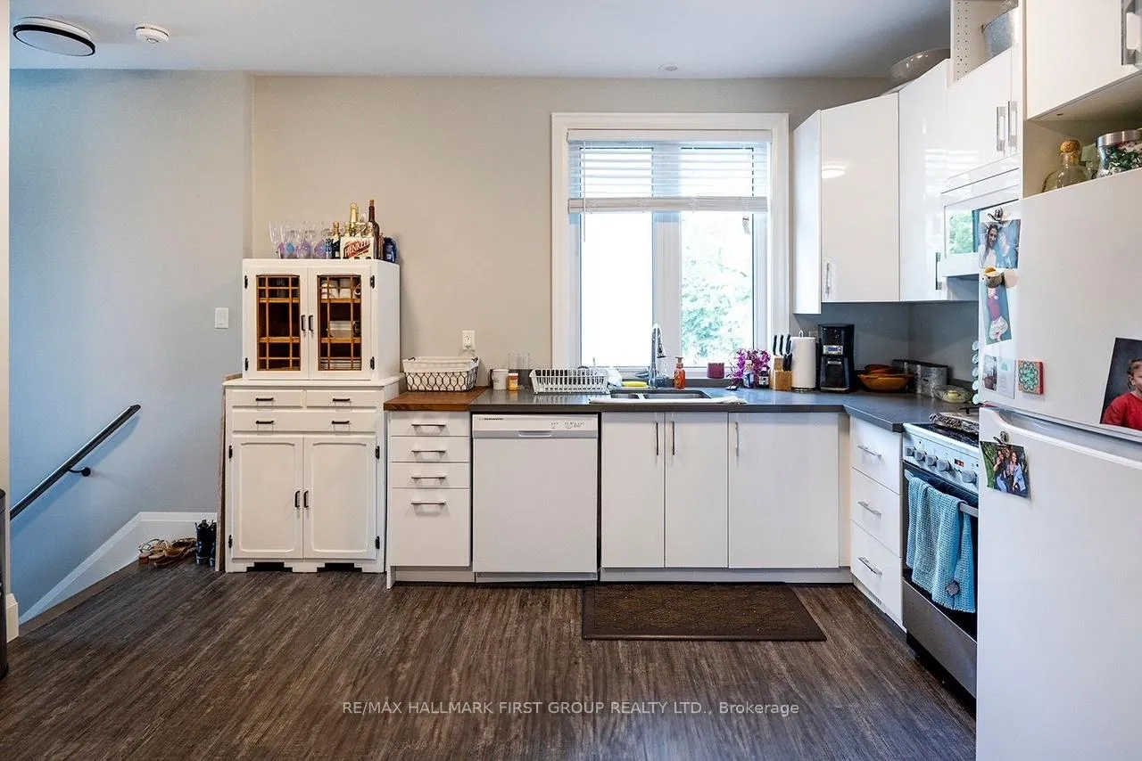 Photo 3 of Unit Second floor, 429 Madison Avenue, Oshawa, McLaughlin — HOMEH