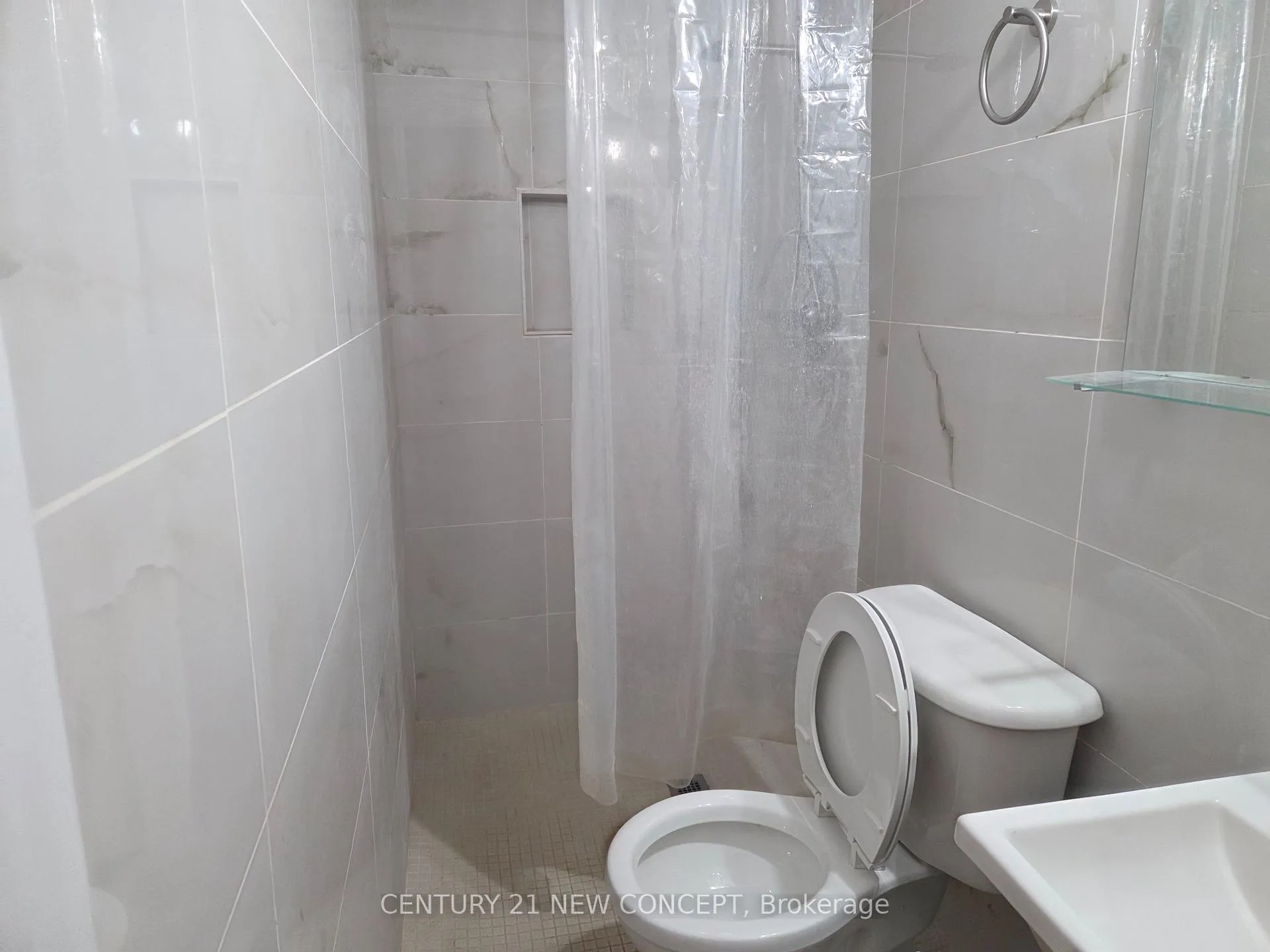 Photo 6 of Unit Basement, 320 Spring Gate Boulevard, Vaughan, Crestwood-Springfarm-Yorkhill — HOMEH