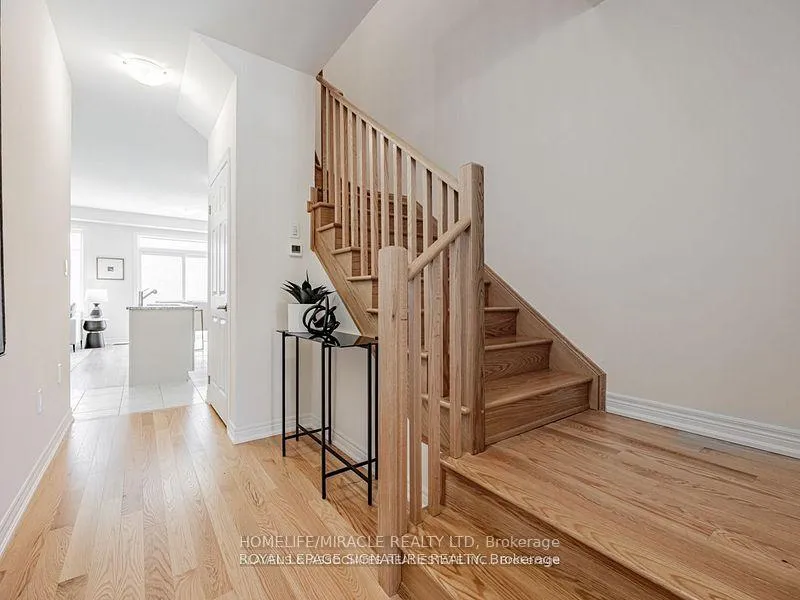 Photo 2 of 52 Air Dancer Crescent, Oshawa, Windfields — HOMEH