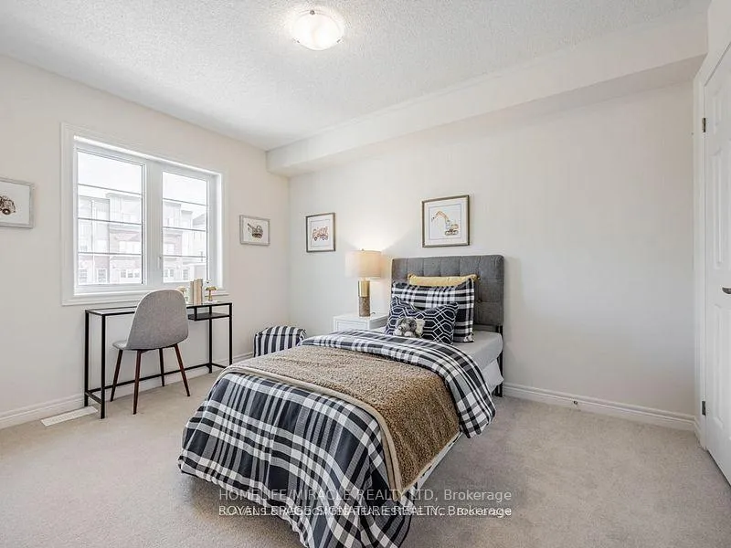 Photo 7 of 52 Air Dancer Crescent, Oshawa, Windfields — HOMEH