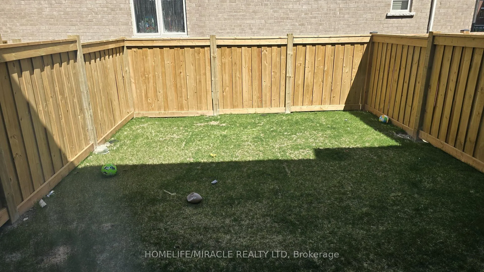 Photo 10 of 52 Air Dancer Crescent, Oshawa, Windfields — HOMEH