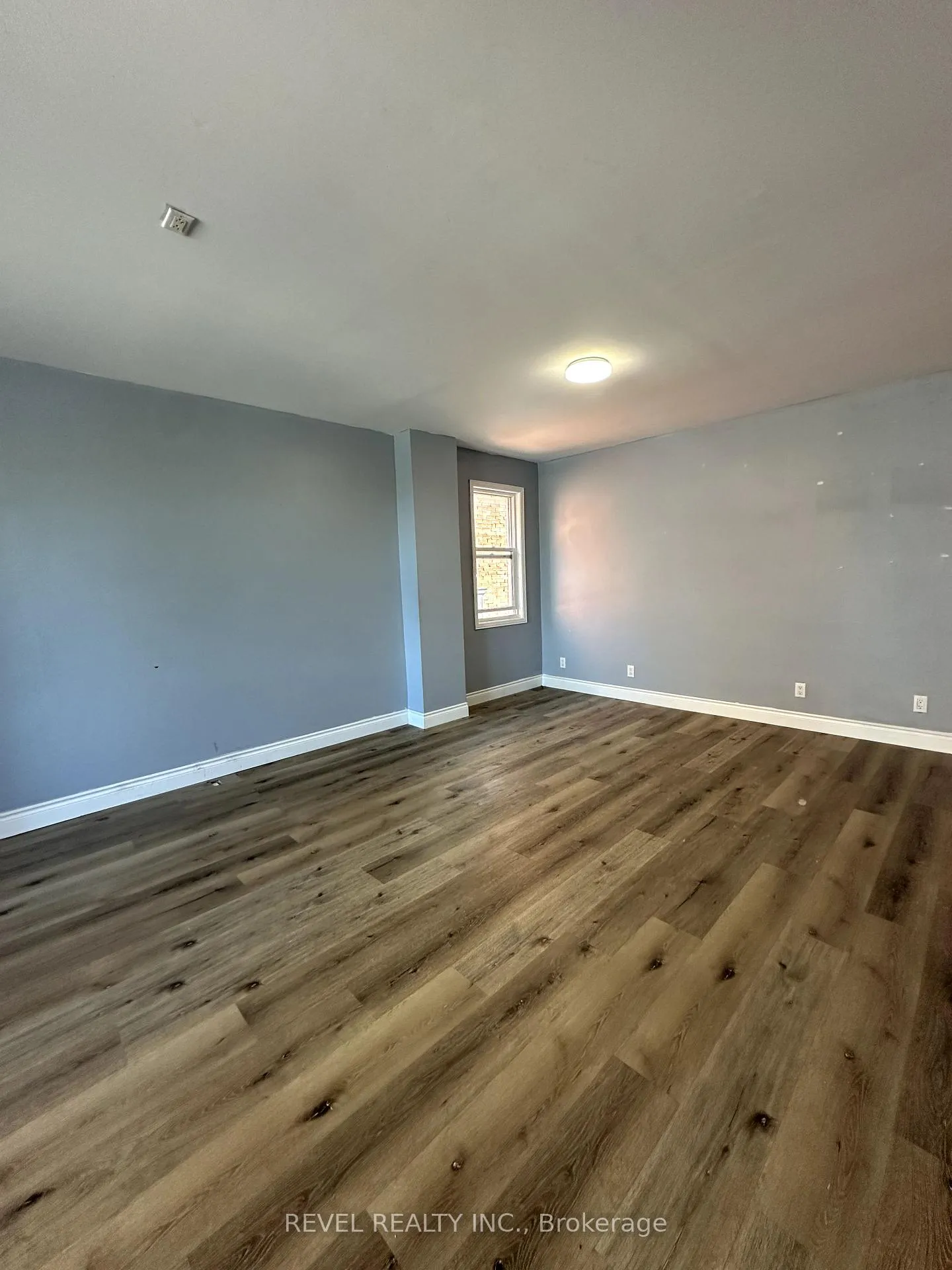 Photo 4 of Unit Upper (A), 220-222 King Street, Welland, Welland Downtown — HOMEH