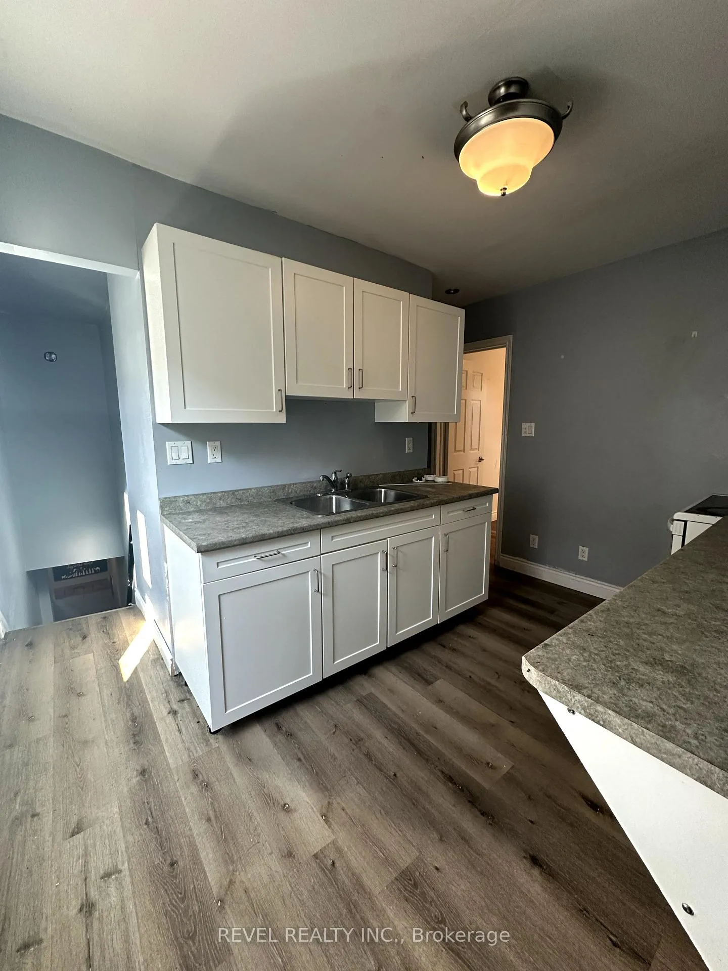 Photo 5 of Unit Upper (A), 220-222 King Street, Welland, Welland Downtown — HOMEH