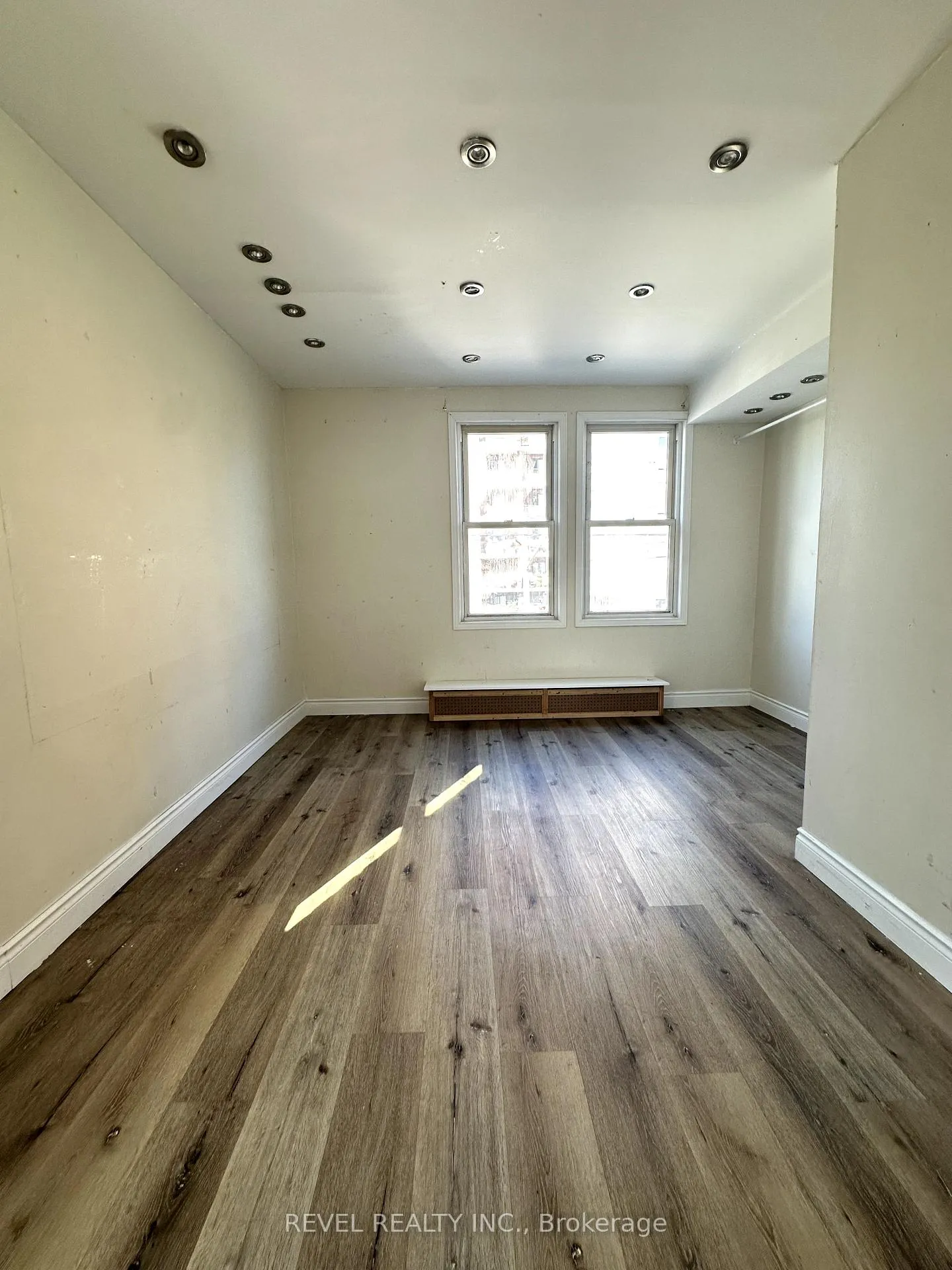 Photo 7 of Unit Upper (A), 220-222 King Street, Welland, Welland Downtown — HOMEH