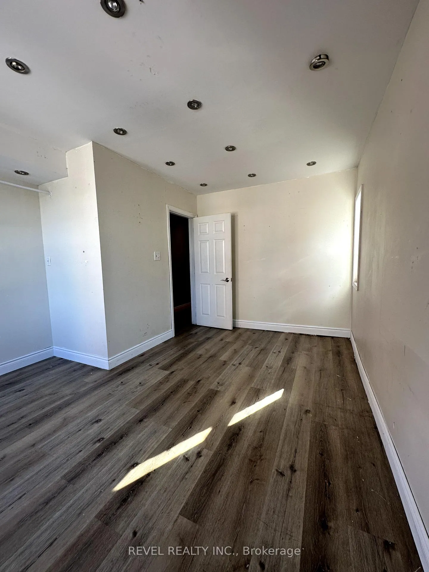 Photo 8 of Unit Upper (A), 220-222 King Street, Welland, Welland Downtown — HOMEH
