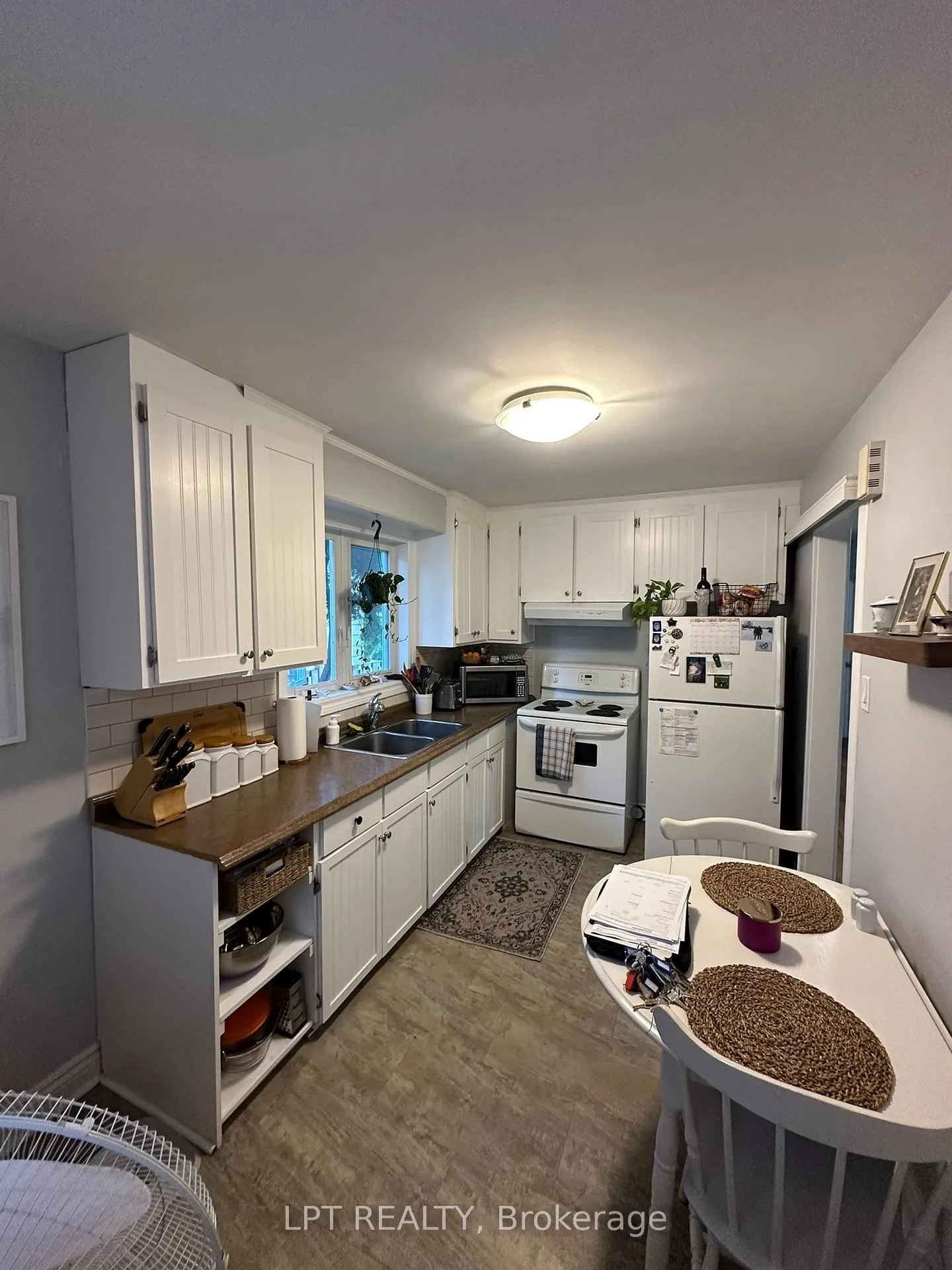 Photo 4 of 970 Gregg Street, Ottawa, Heron Park — HOMEH