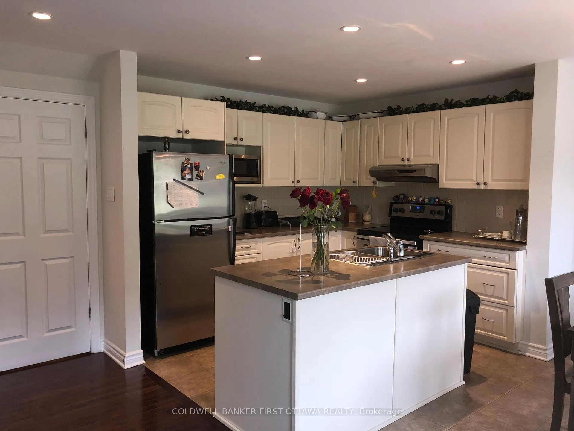Photo 5 of 601 Clearbrook Drive, Ottawa, Barrhaven - Strandherd — HOMEH