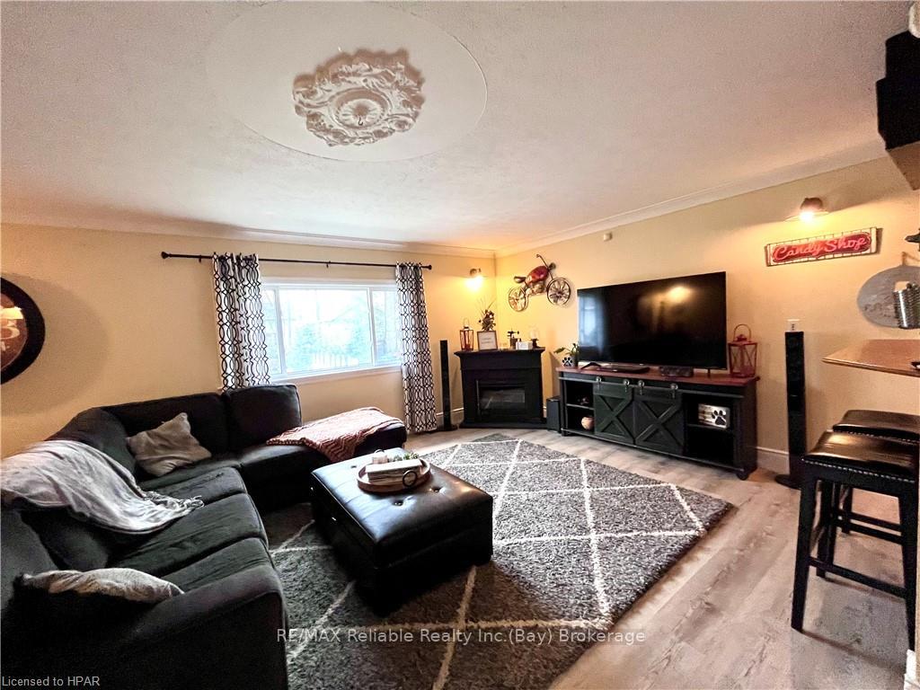Photo 18 of 98 Elgin Avenue W, Goderich, Goderich (Town) — HOMEH