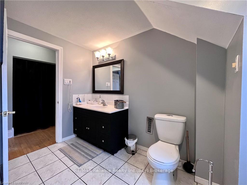 Photo 30 of 98 Elgin Avenue W, Goderich, Goderich (Town) — HOMEH