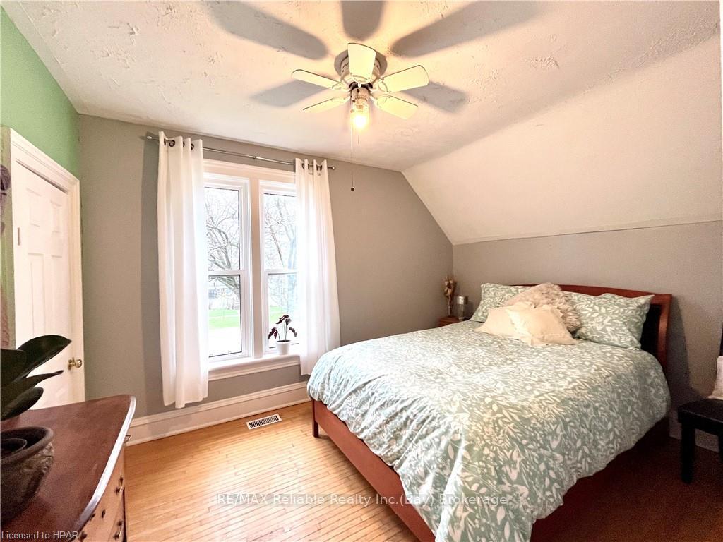 Photo 31 of 98 Elgin Avenue W, Goderich, Goderich (Town) — HOMEH