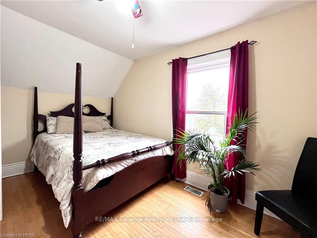 Photo 33 of 98 Elgin Avenue W, Goderich, Goderich (Town) — HOMEH