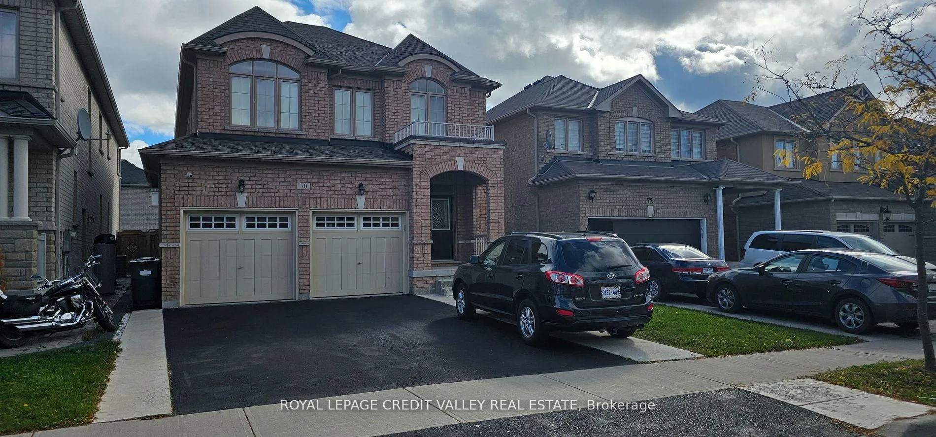 Front of Unit Bsmt, 70 Vanwood Crescent
