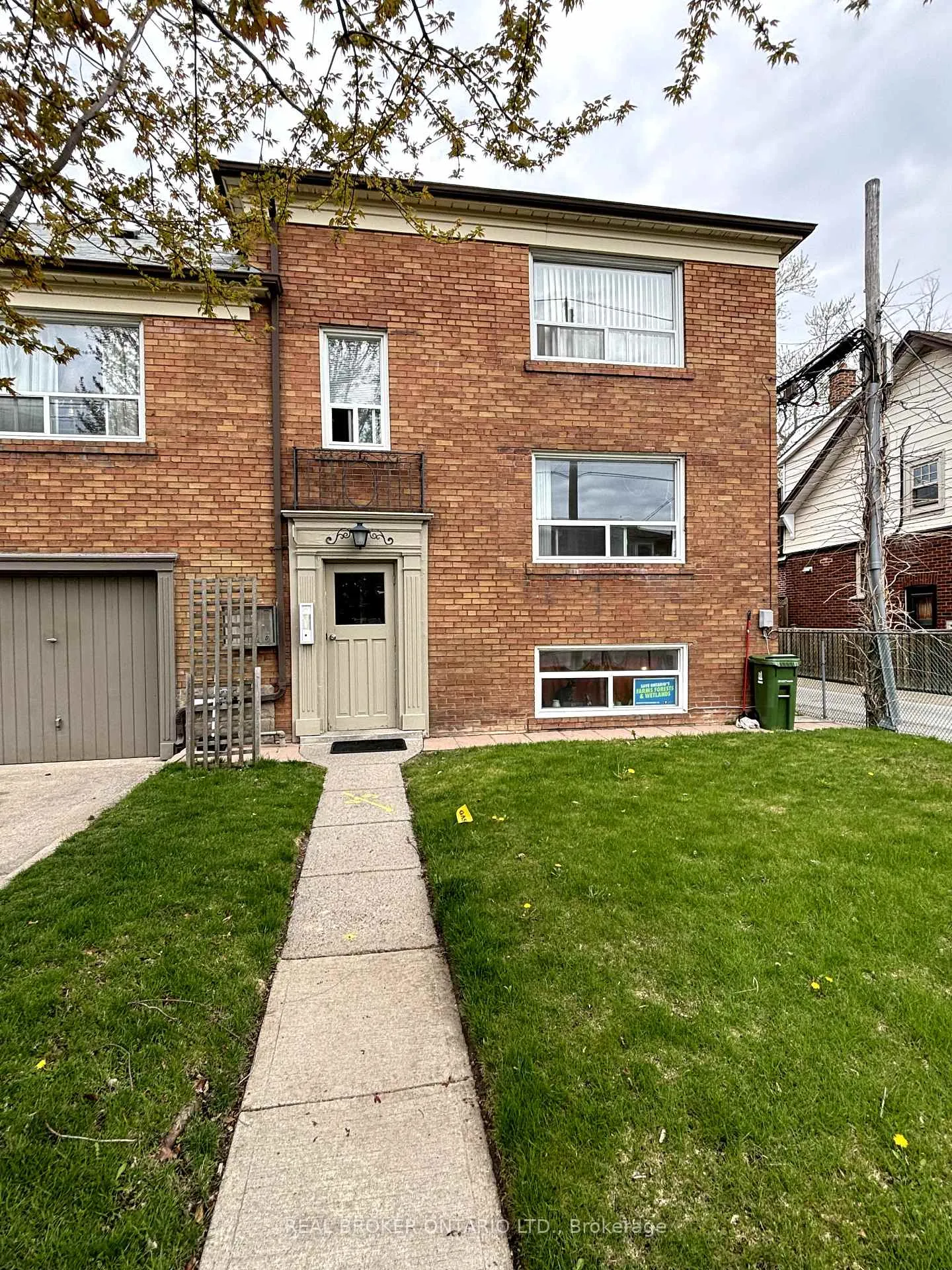 Front of Unit C, 204 O'Connor Drive