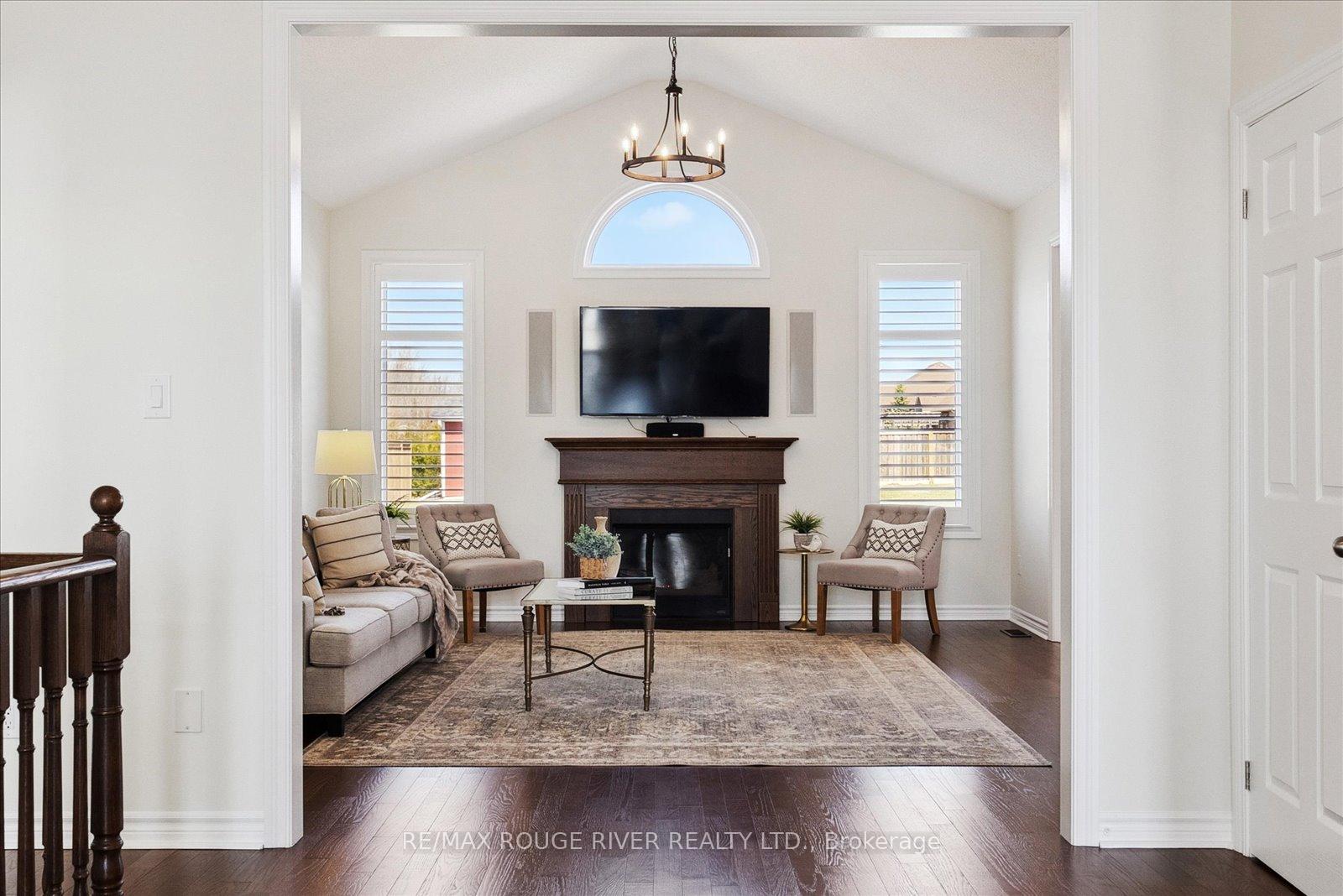 Photo 7 of 38 Charles Tilley Crescent, Clarington, Rural Clarington — HOMEH