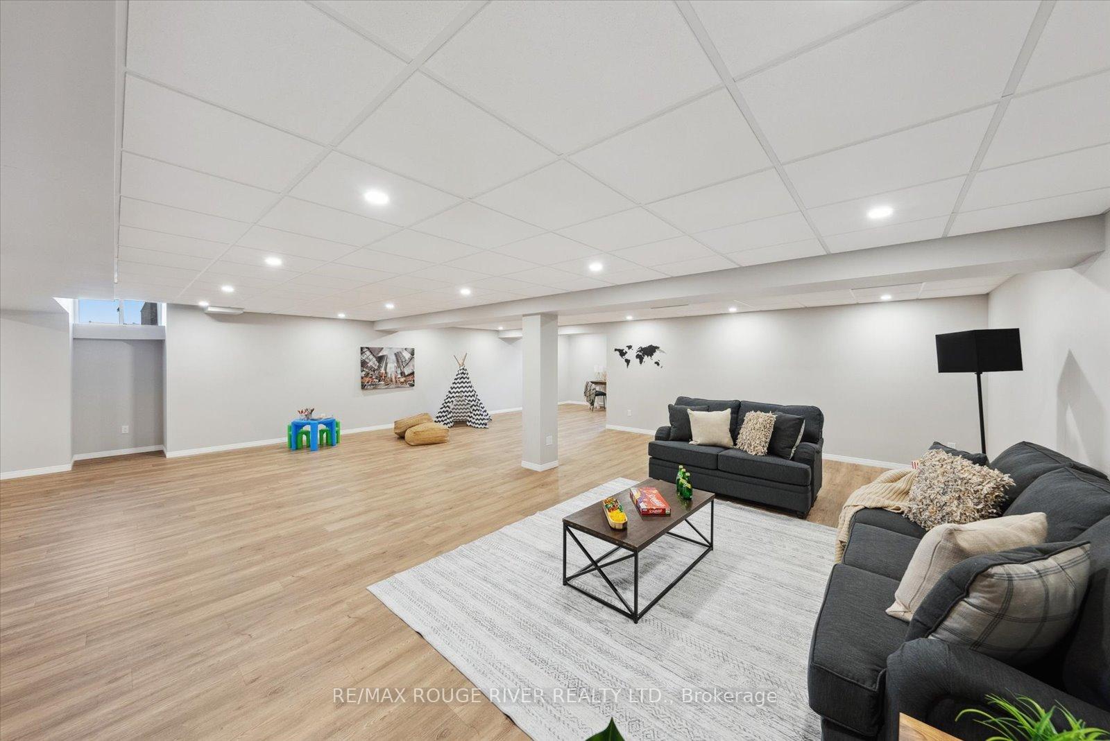 Photo 22 of 38 Charles Tilley Crescent, Clarington, Rural Clarington — HOMEH