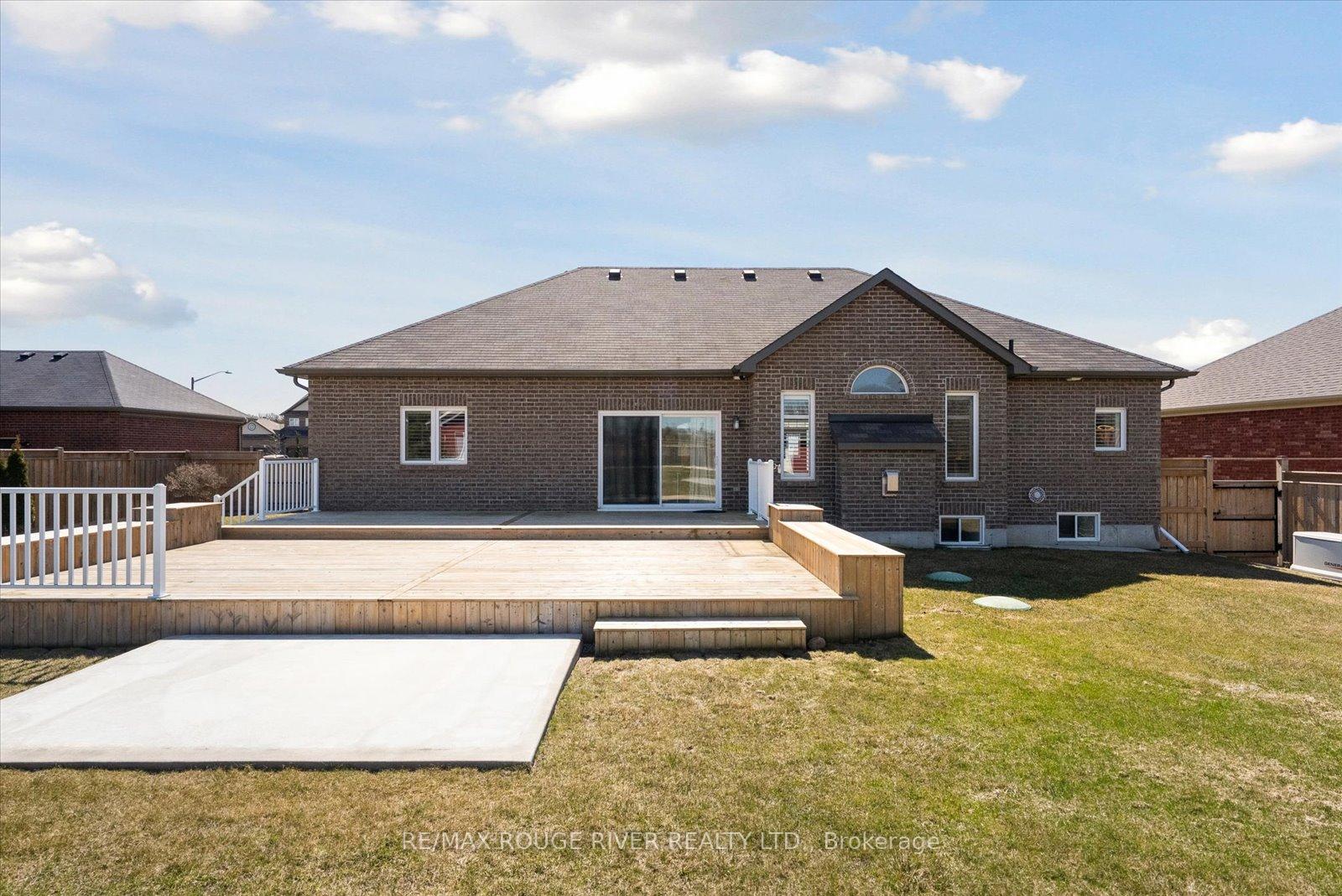 Photo 27 of 38 Charles Tilley Crescent, Clarington, Rural Clarington — HOMEH