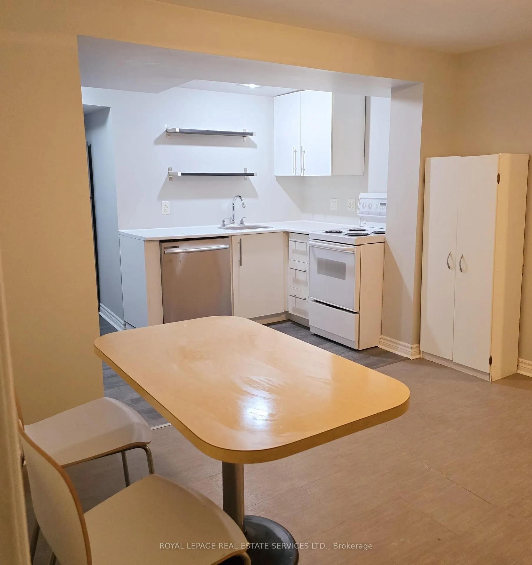 Photo 5 of 133 E 44th Street, Hamilton, Huntington — HOMEH