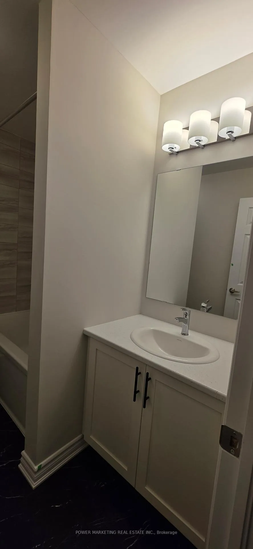 Photo 20 of 186 Ryan Reynolds Way, Ottawa, Avalon West — HOMEH