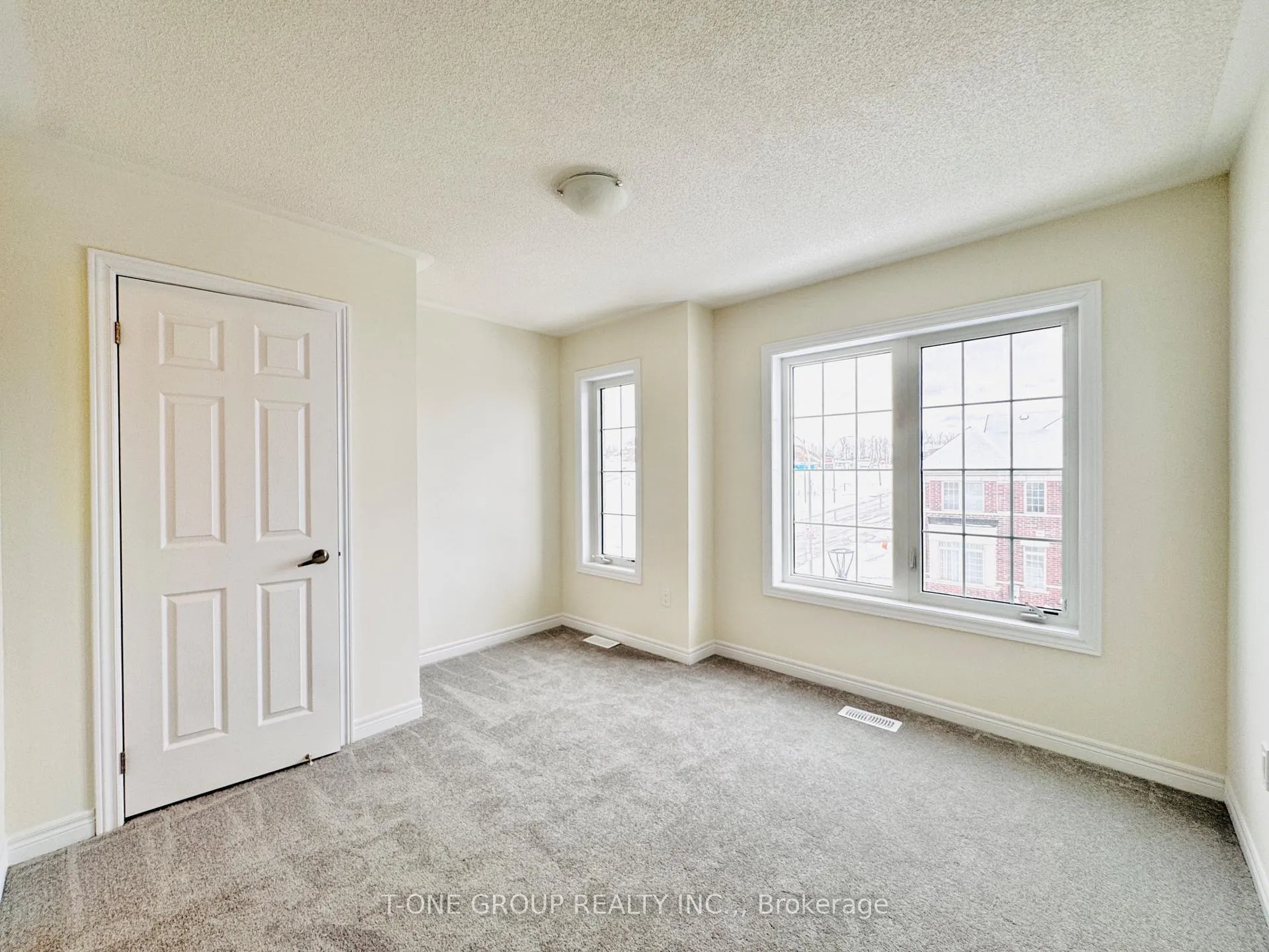 Photo 10 of 903 Crowsnest Hollow, Pickering, Rural Pickering — HOMEH