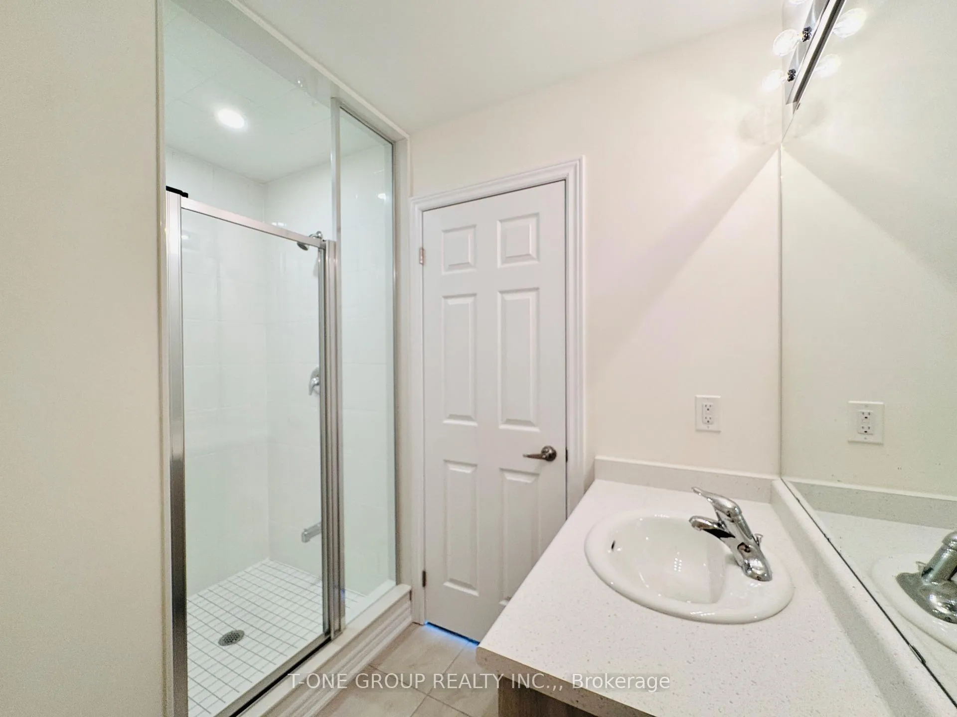 Photo 12 of 903 Crowsnest Hollow, Pickering, Rural Pickering — HOMEH