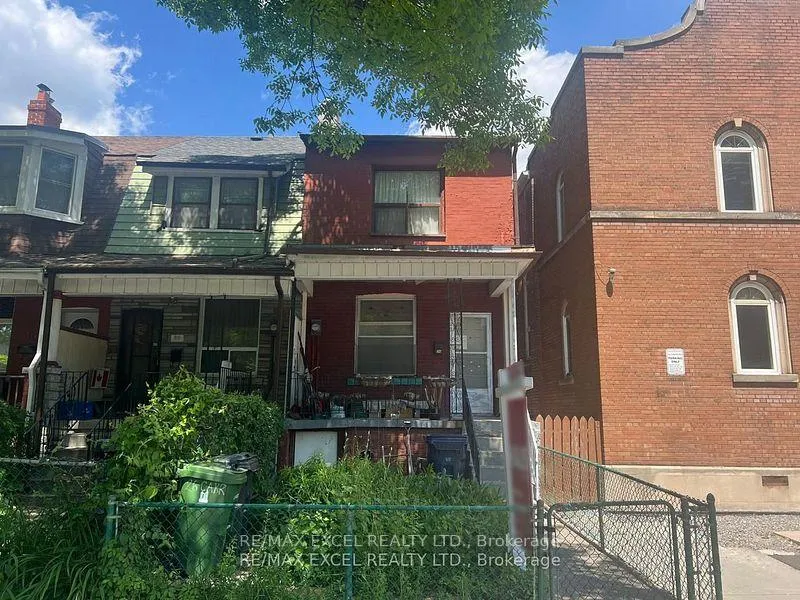 Front of Unit Upper, 26 Carr Street